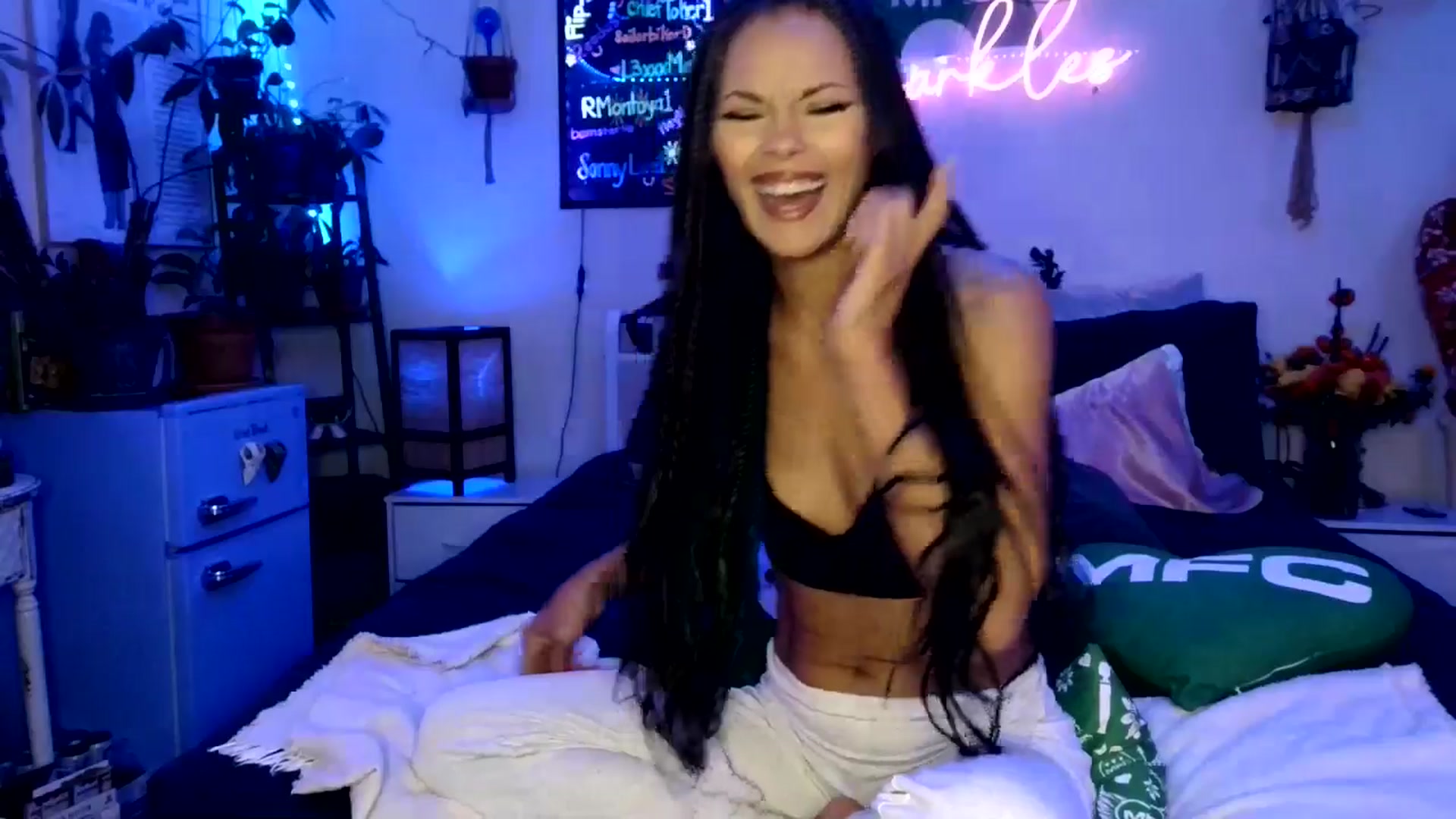 Gallery image thumbnail from SPARKL3S's myfreecams stream on, 11/02/2025, 08:02 image 2 of 20