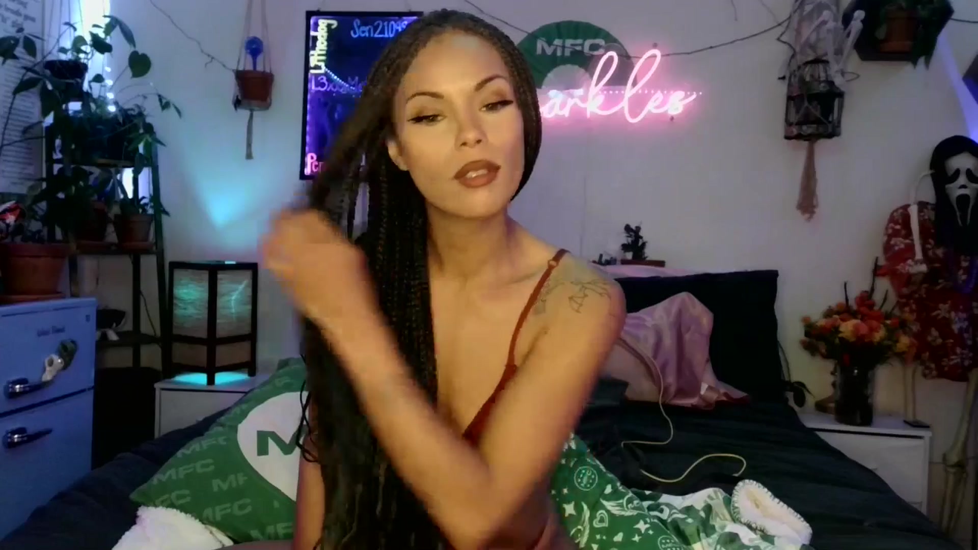 Gallery image thumbnail from SPARKL3S's myfreecams stream on, 11/05/2025, 06:22 image 19 of 20