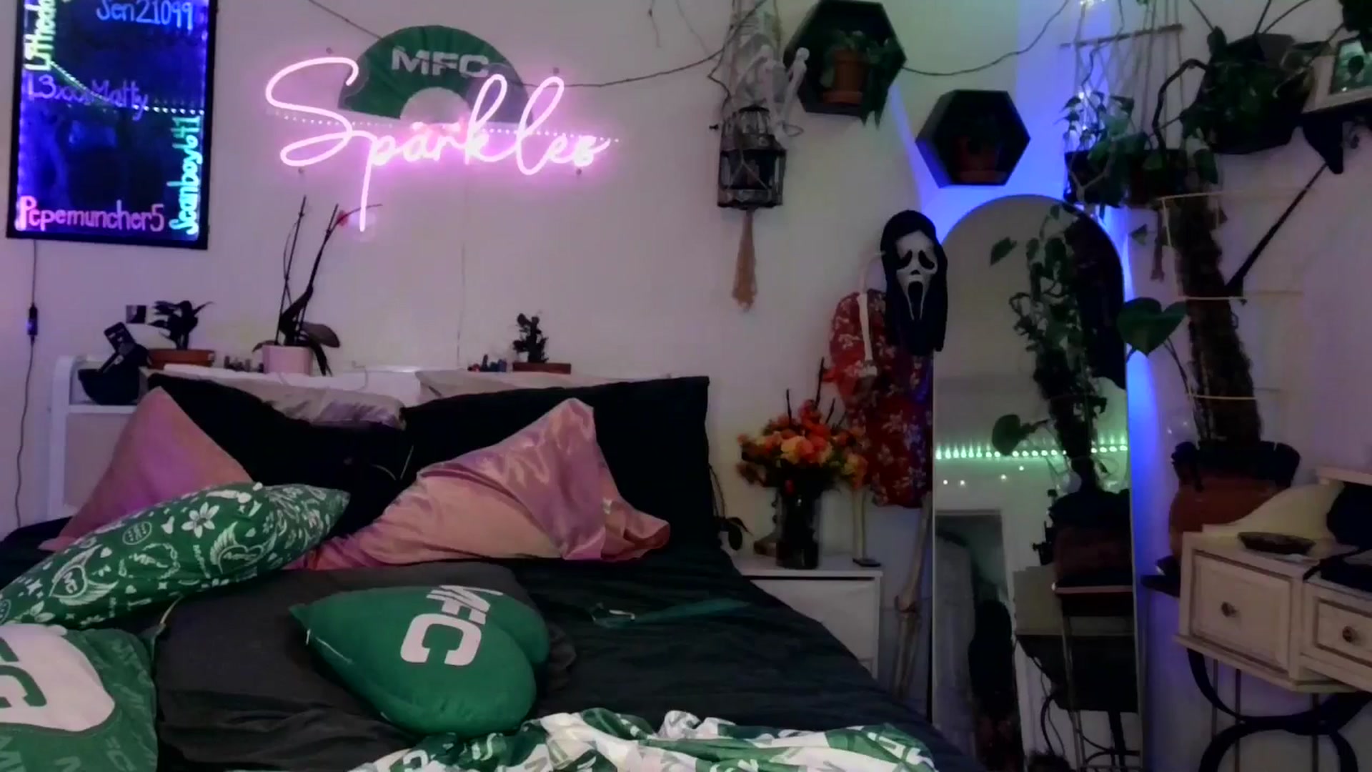 Gallery image thumbnail from SPARKL3S's myfreecams stream on, 11/05/2025, 10:32 image 15 of 20