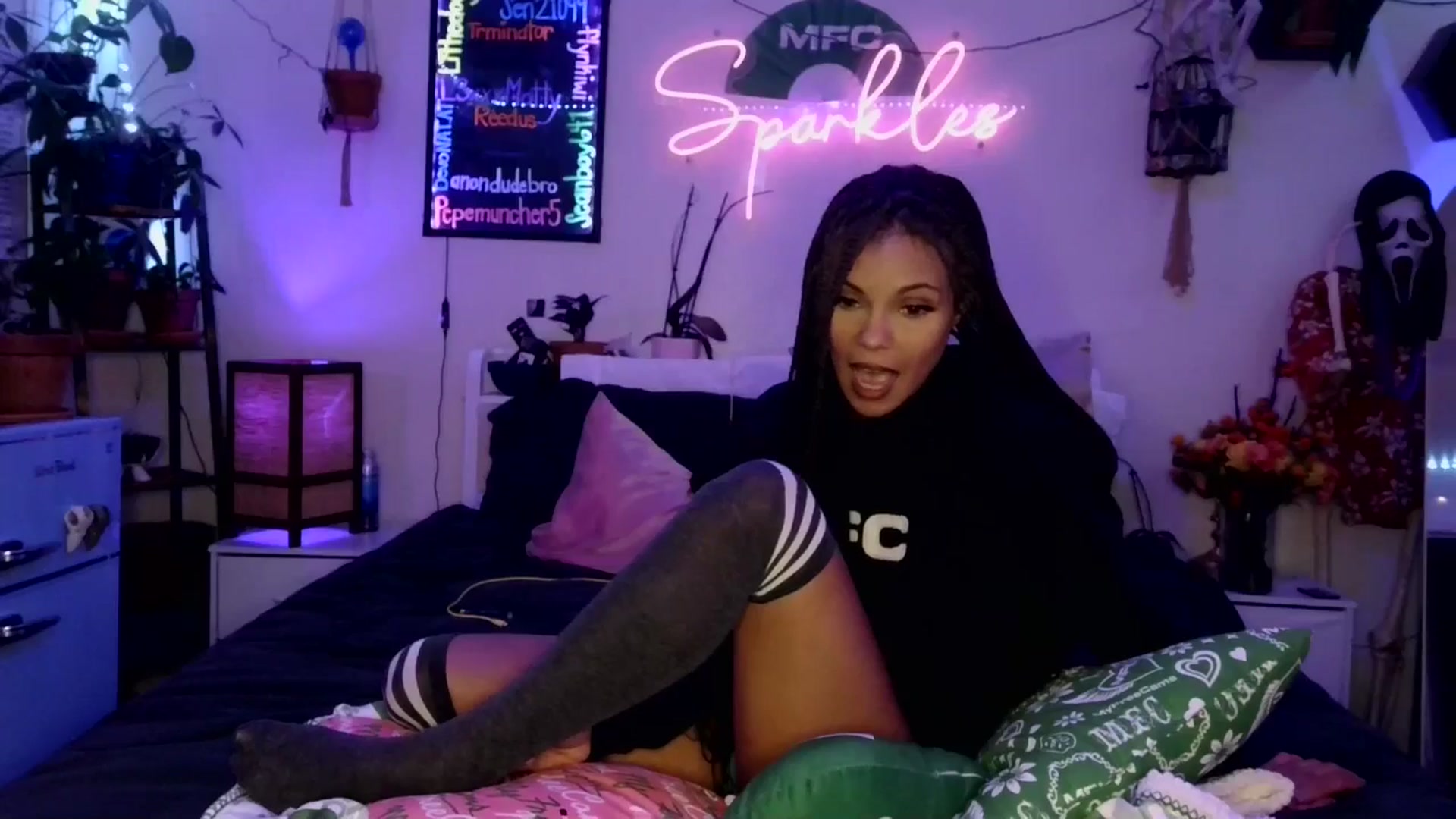 Gallery image thumbnail from SPARKL3S's myfreecams stream on, 11/06/2025, 10:22 image 4 of 20