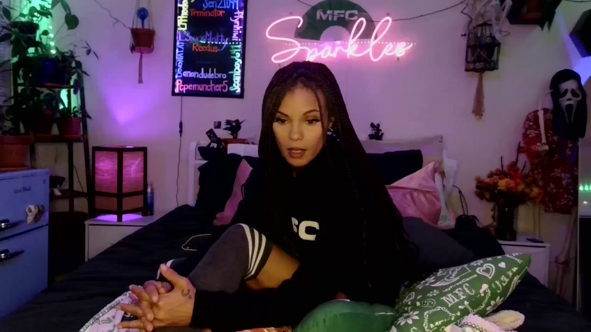 Gallery image thumbnail from SPARKL3S's myfreecams stream on, 11/06/2025, 10:22 image 5 of 20