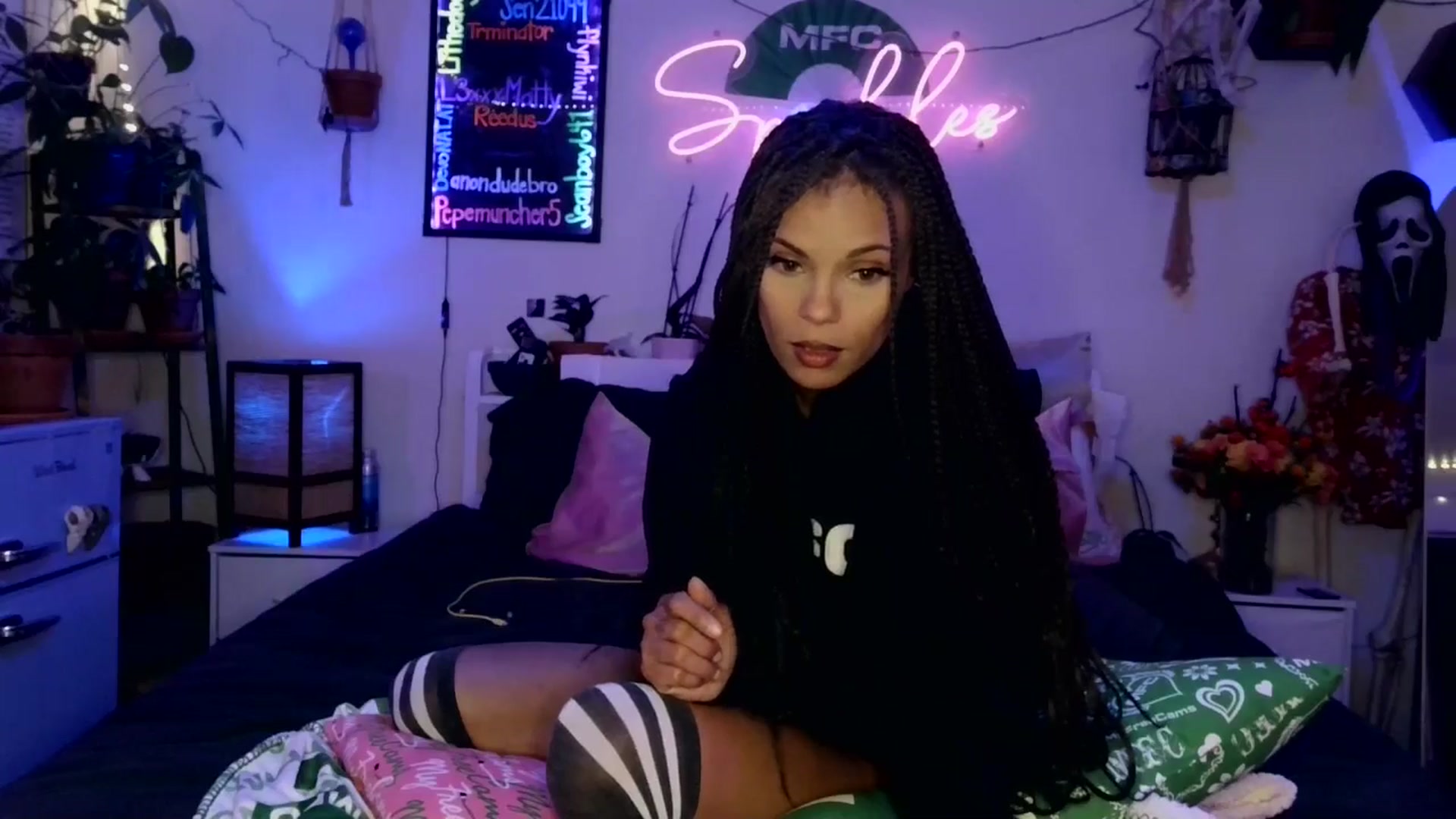 Gallery image thumbnail from SPARKL3S's myfreecams stream on, 11/06/2025, 10:22 image 2 of 20