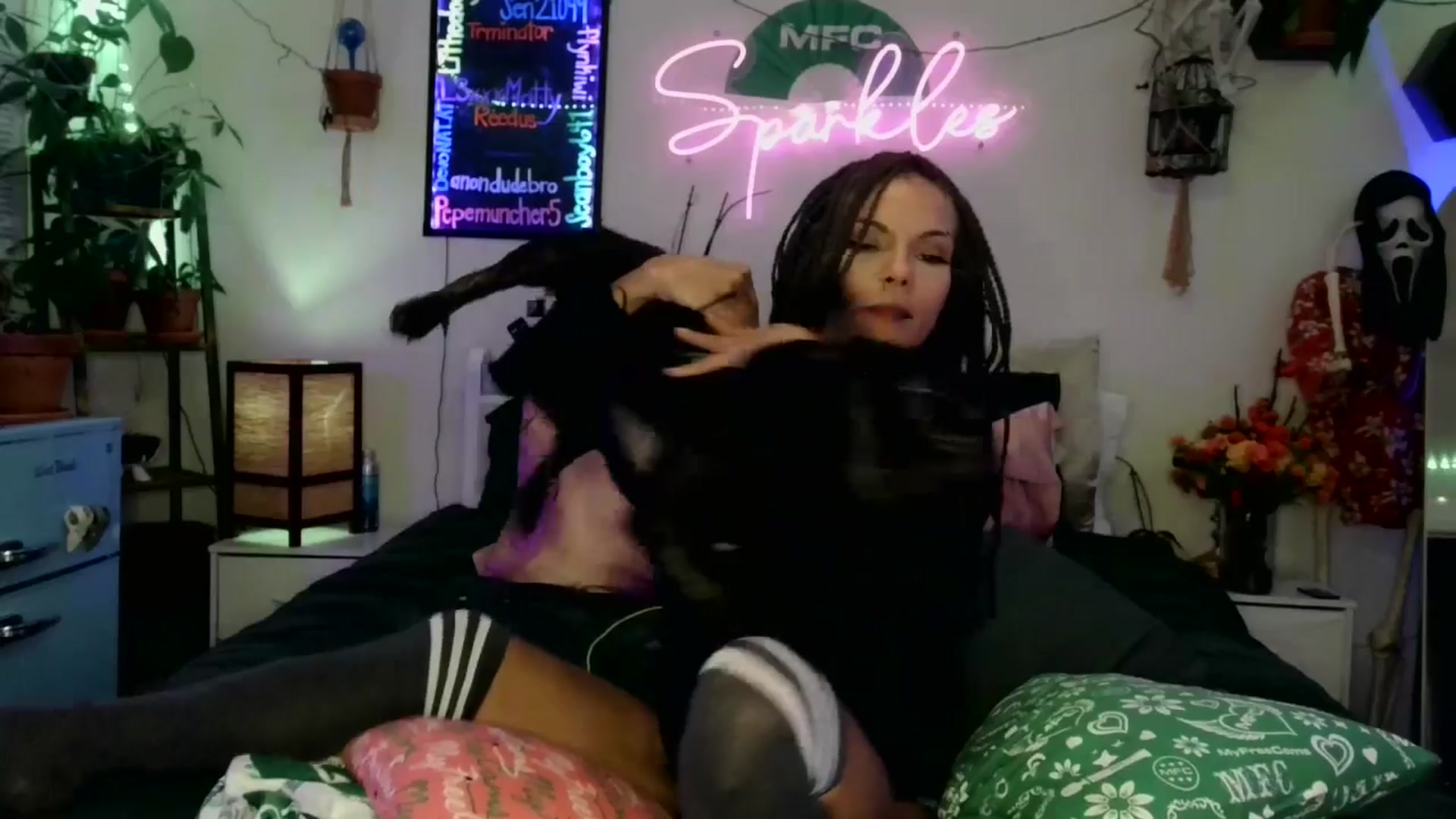 Gallery image thumbnail from SPARKL3S's myfreecams stream on, 11/06/2025, 10:22 image 12 of 20