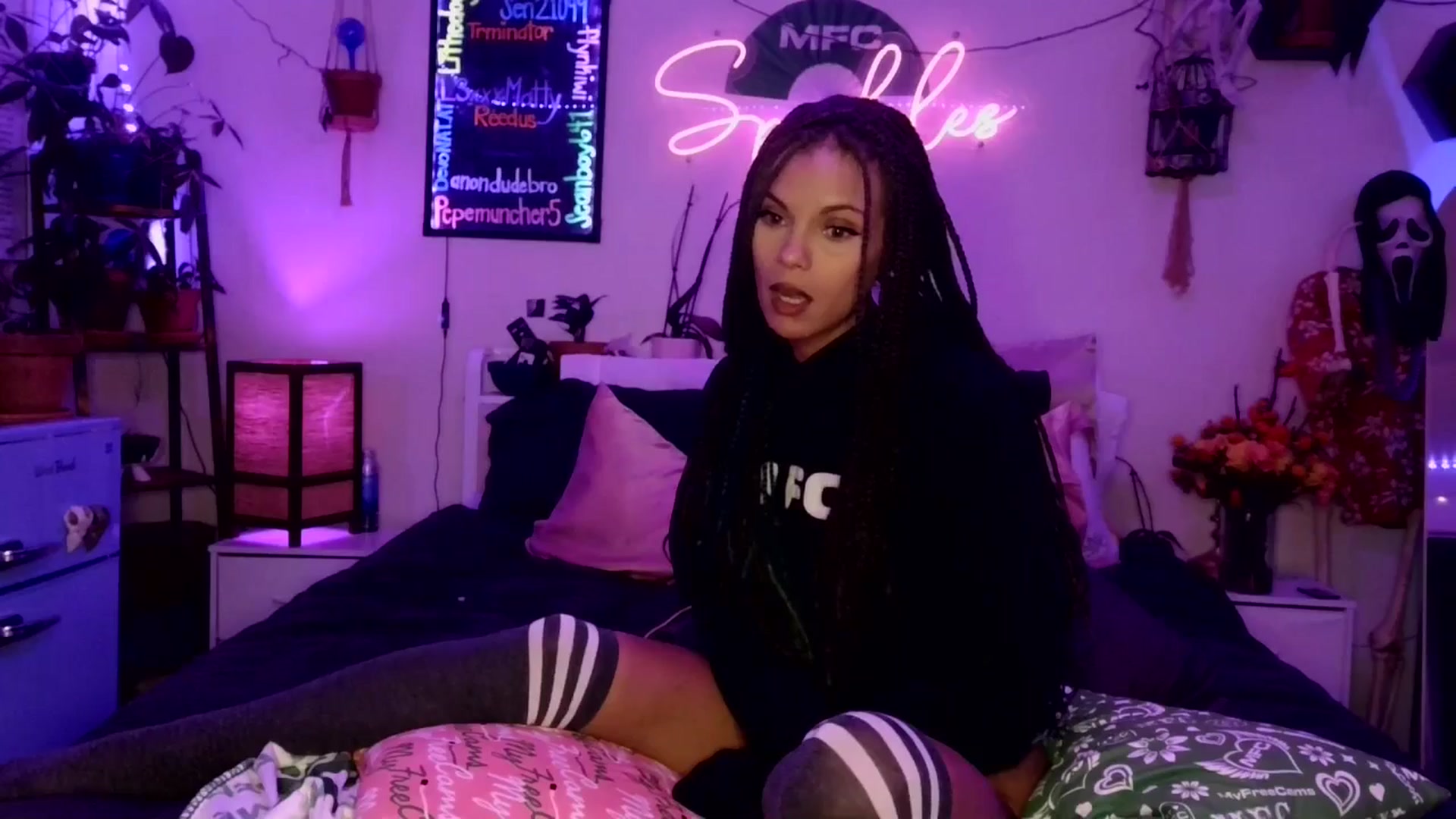 Gallery image thumbnail from SPARKL3S's myfreecams stream on, 11/06/2025, 10:22 image 6 of 20