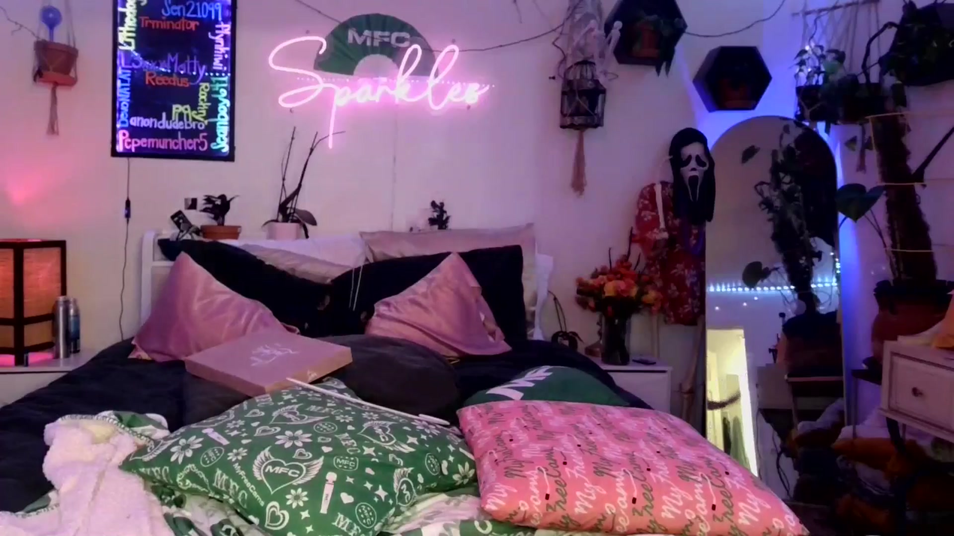Gallery image thumbnail from SPARKL3S's myfreecams stream on, 11/07/2025, 09:25 image 18 of 20