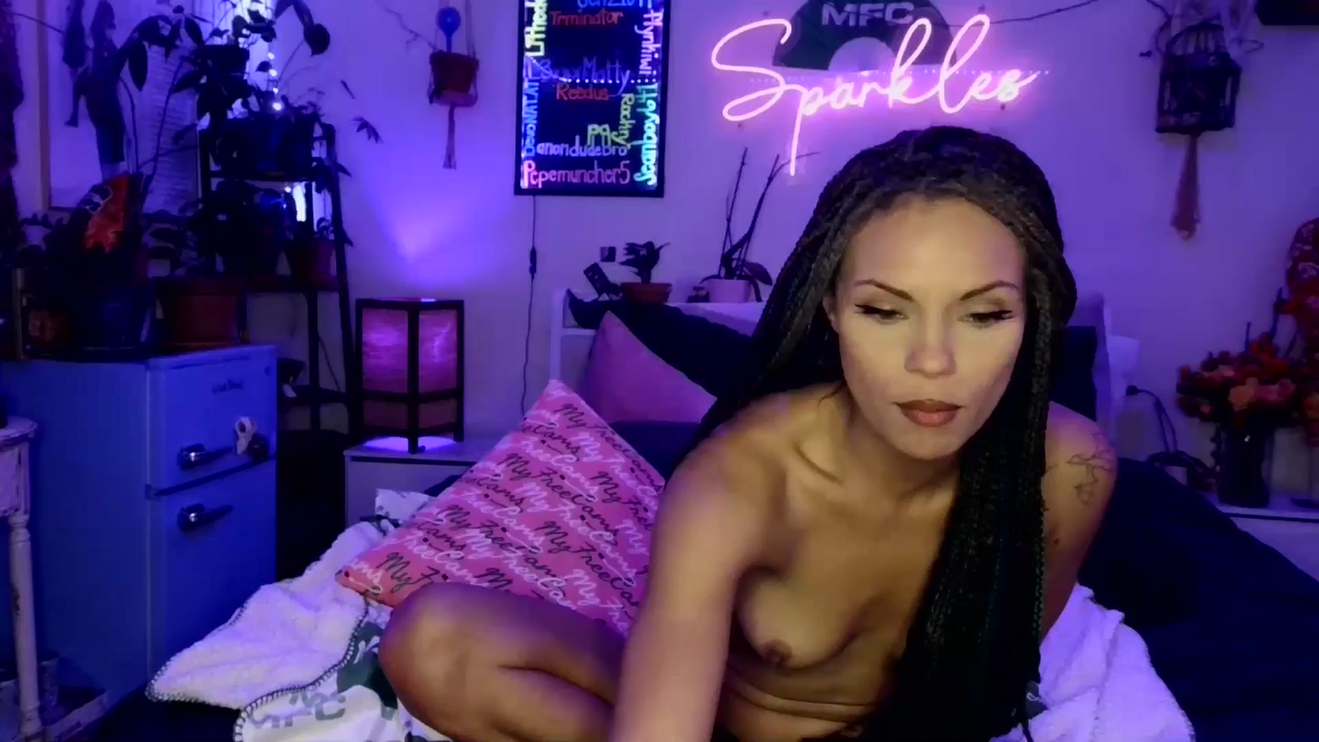 Gallery image thumbnail from SPARKL3S's myfreecams stream on, 11/08/2025, 10:21 image 1 of 20