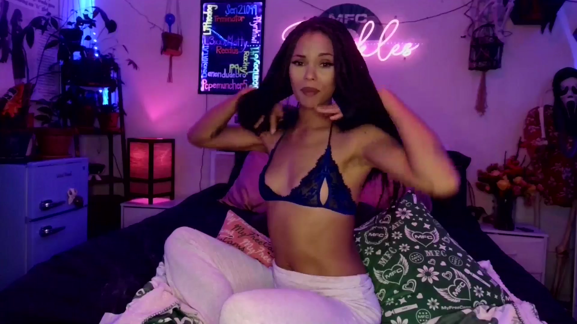 Gallery image thumbnail from SPARKL3S's myfreecams stream on, 11/09/2025, 09:33 image 12 of 20