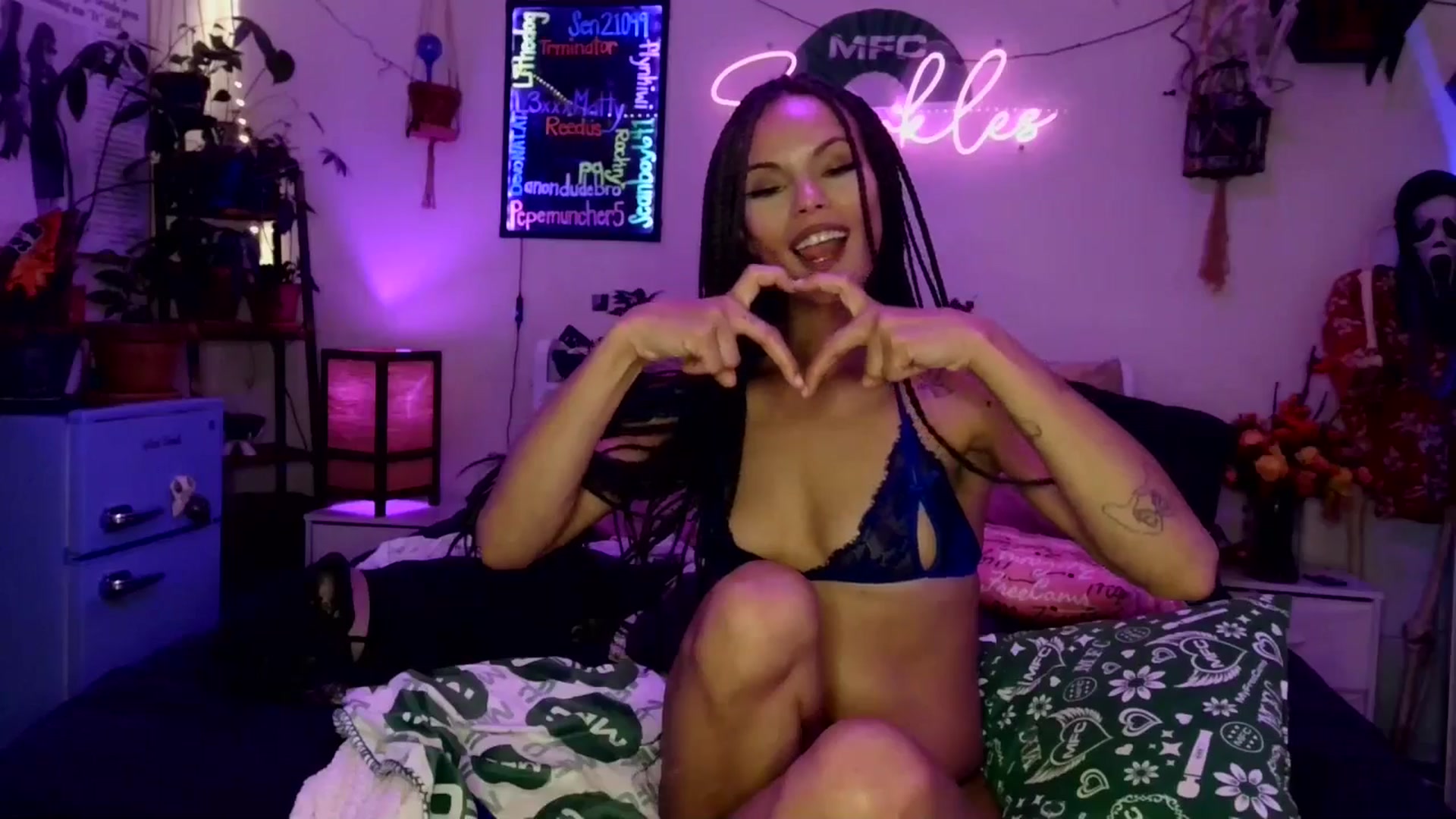 Gallery image thumbnail from SPARKL3S's myfreecams stream on, 11/09/2025, 10:21 image 17 of 20