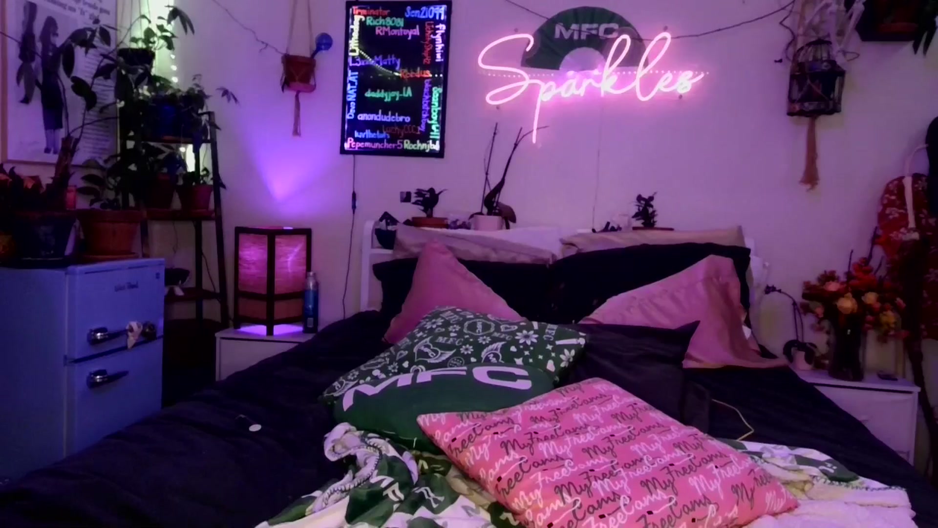 Gallery image thumbnail from SPARKL3S's myfreecams stream on, 11/10/2025, 09:48 image 13 of 20