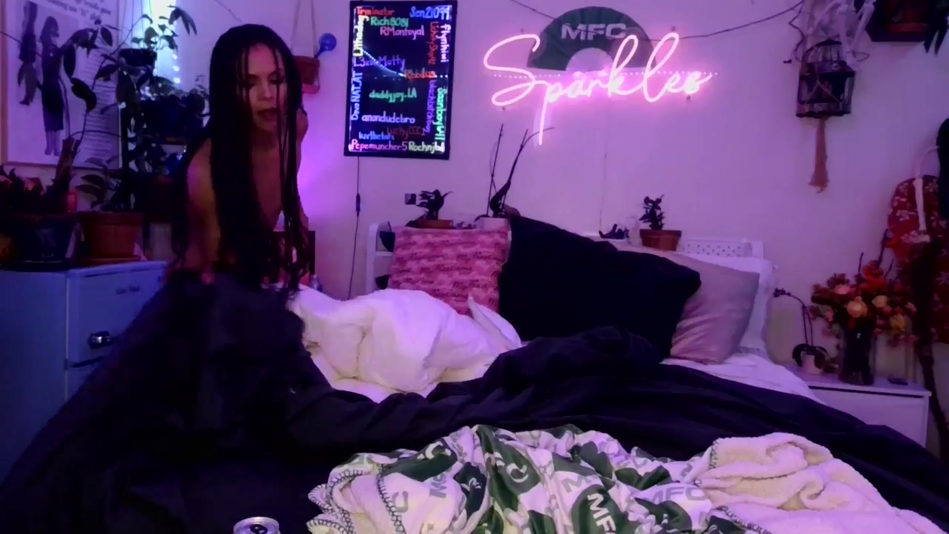 Gallery image thumbnail from SPARKL3S's myfreecams stream on, 11/10/2025, 10:22 image 18 of 20