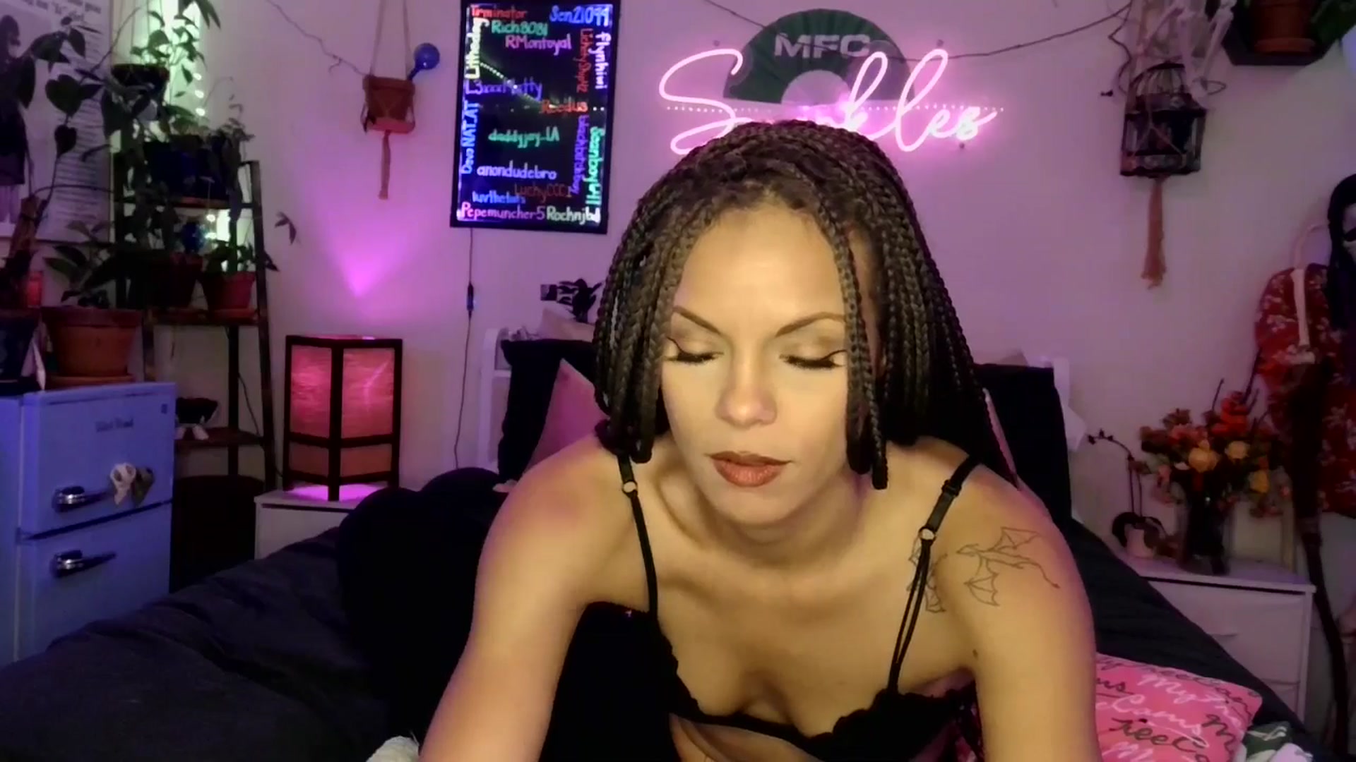 Gallery image thumbnail from SPARKL3S's myfreecams stream on, 11/12/2025, 07:32 image 18 of 20
