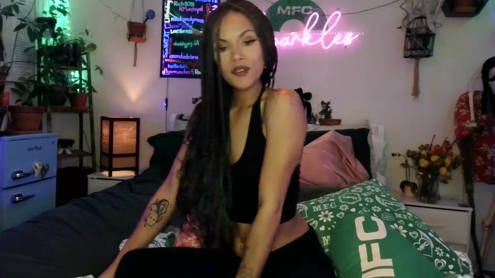 Gallery image thumbnail from SPARKL3S's myfreecams stream on, 11/17/2025, 08:27 image 14 of 20