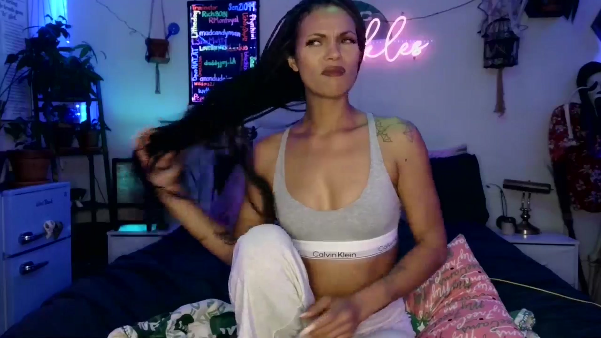 Gallery image thumbnail from SPARKL3S's myfreecams stream on, 11/26/2025, 09:50 image 12 of 20
