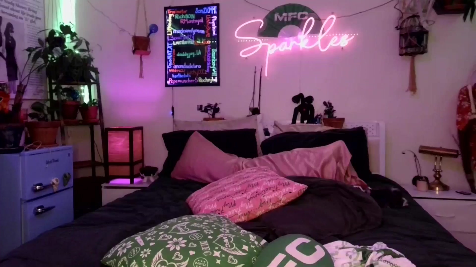 Gallery image thumbnail from SPARKL3S's myfreecams stream on, 12/01/2025, 10:40 image 17 of 20