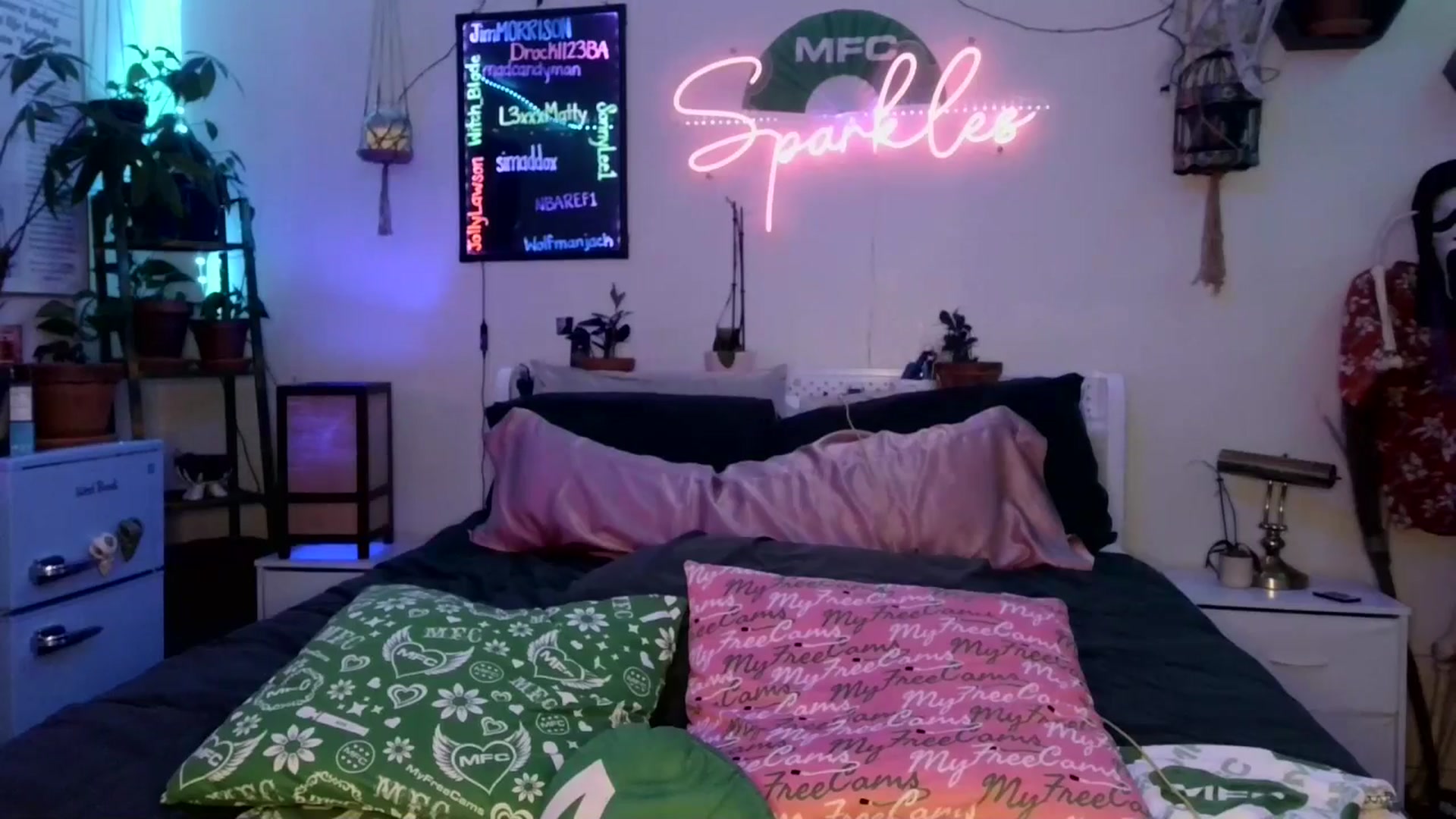 Gallery image thumbnail from SPARKL3S's myfreecams stream on, 12/08/2025, 09:43 image 2 of 20