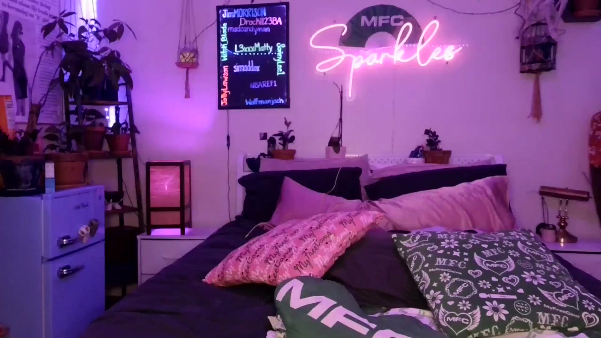 Gallery image thumbnail from SPARKL3S's myfreecams stream on, 12/09/2025, 08:21 image 17 of 20