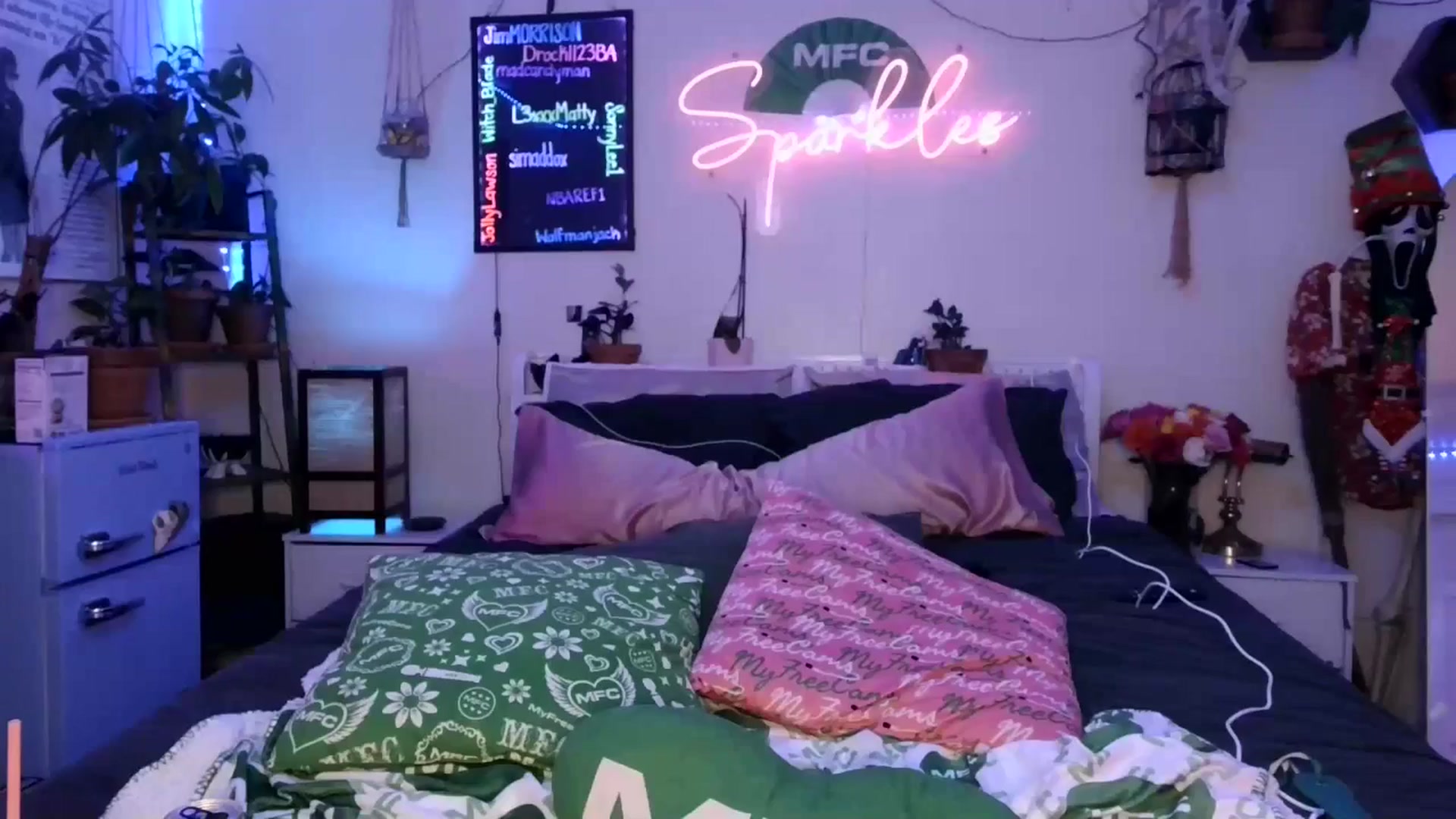 Gallery image thumbnail from SPARKL3S's myfreecams stream on, 12/15/2025, 10:20 image 2 of 20