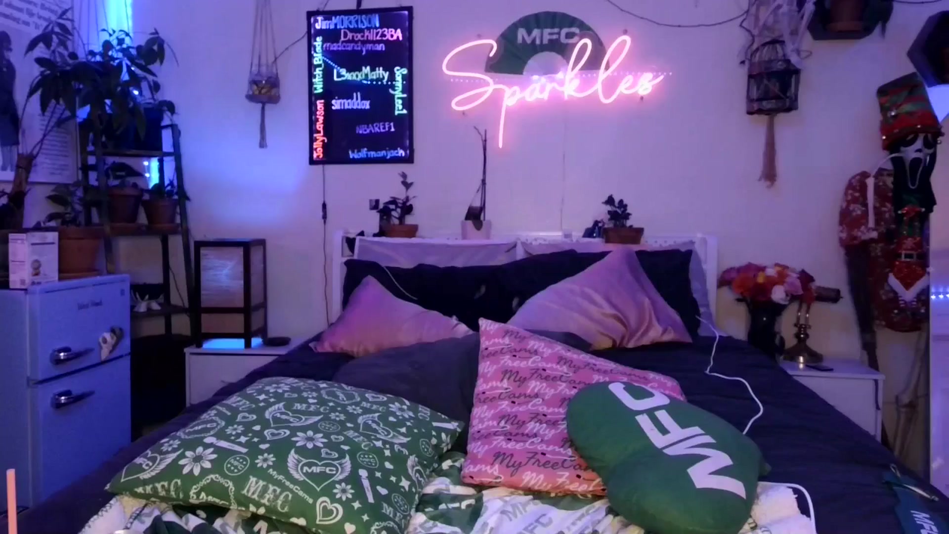 Gallery image thumbnail from SPARKL3S's myfreecams stream on, 12/15/2025, 10:20 image 17 of 20