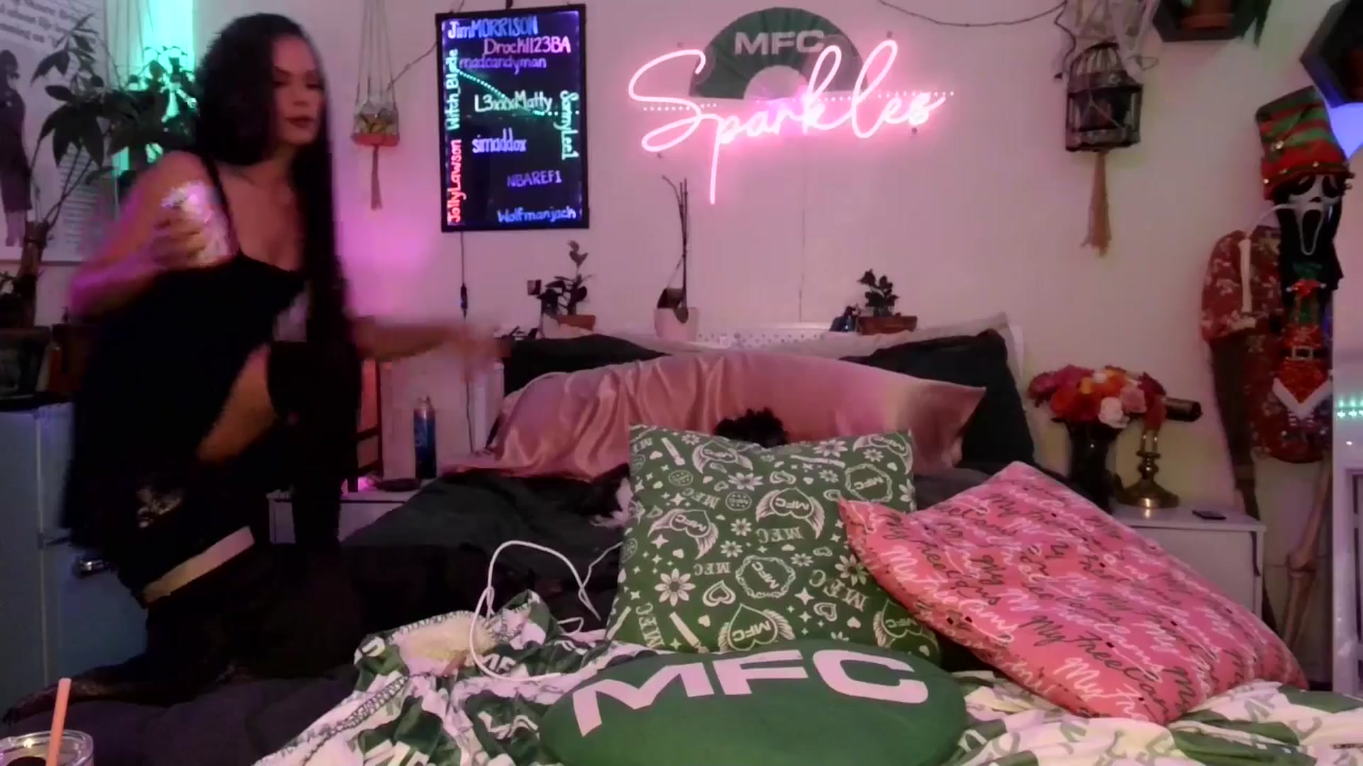 Gallery image thumbnail from SPARKL3S's myfreecams stream on, 12/17/2025, 06:19 image 9 of 20
