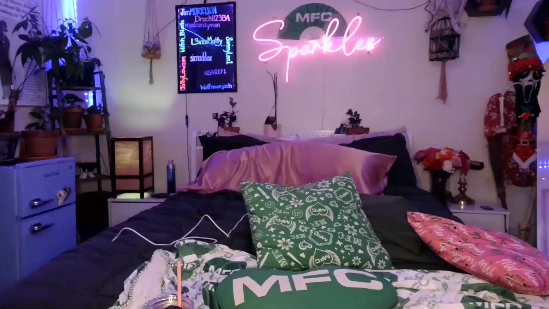 Gallery image thumbnail from SPARKL3S's myfreecams stream on, 12/17/2025, 06:19 image 19 of 20