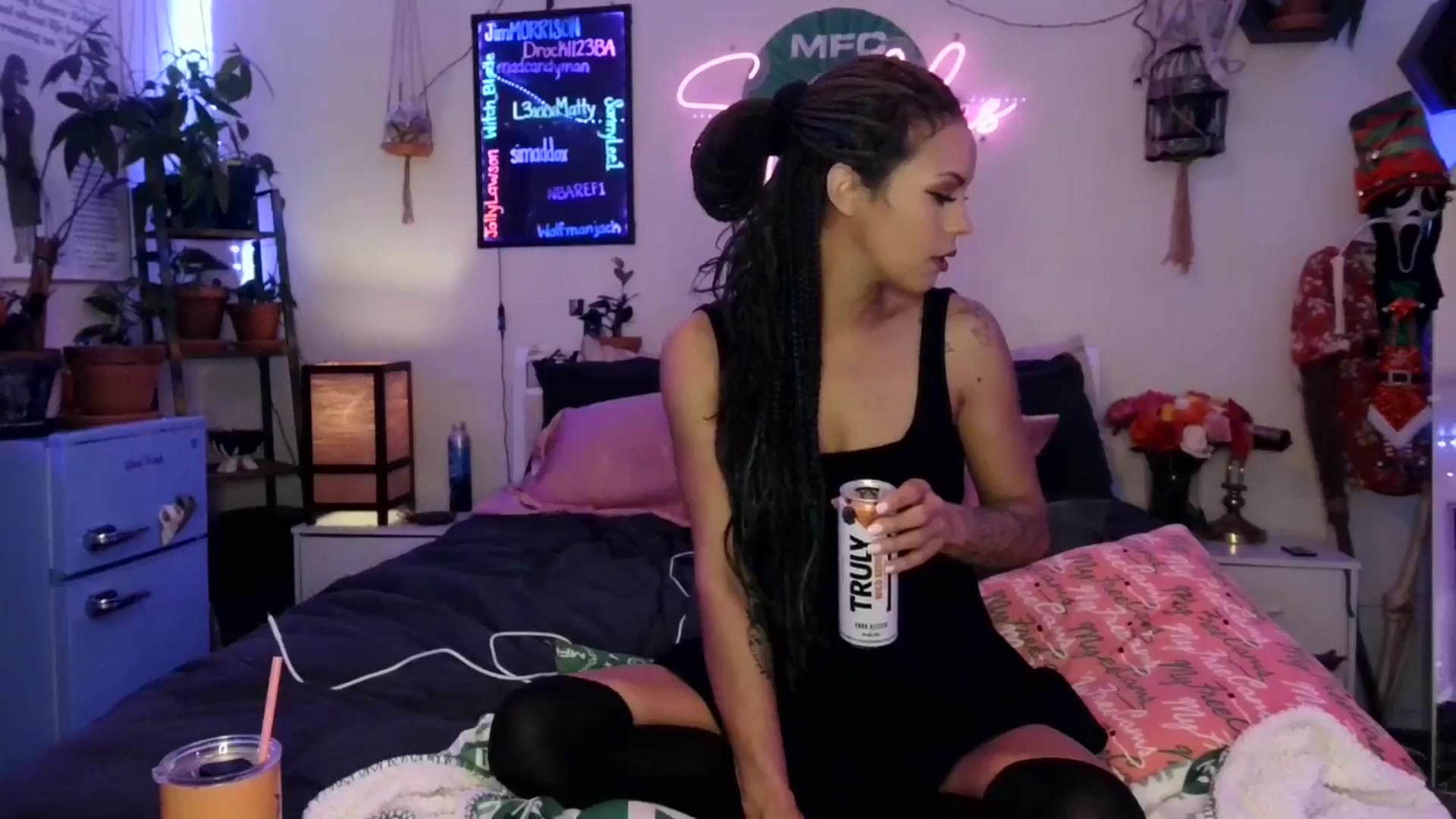 Gallery image thumbnail from SPARKL3S's myfreecams stream on, 12/17/2025, 09:54 image 5 of 20