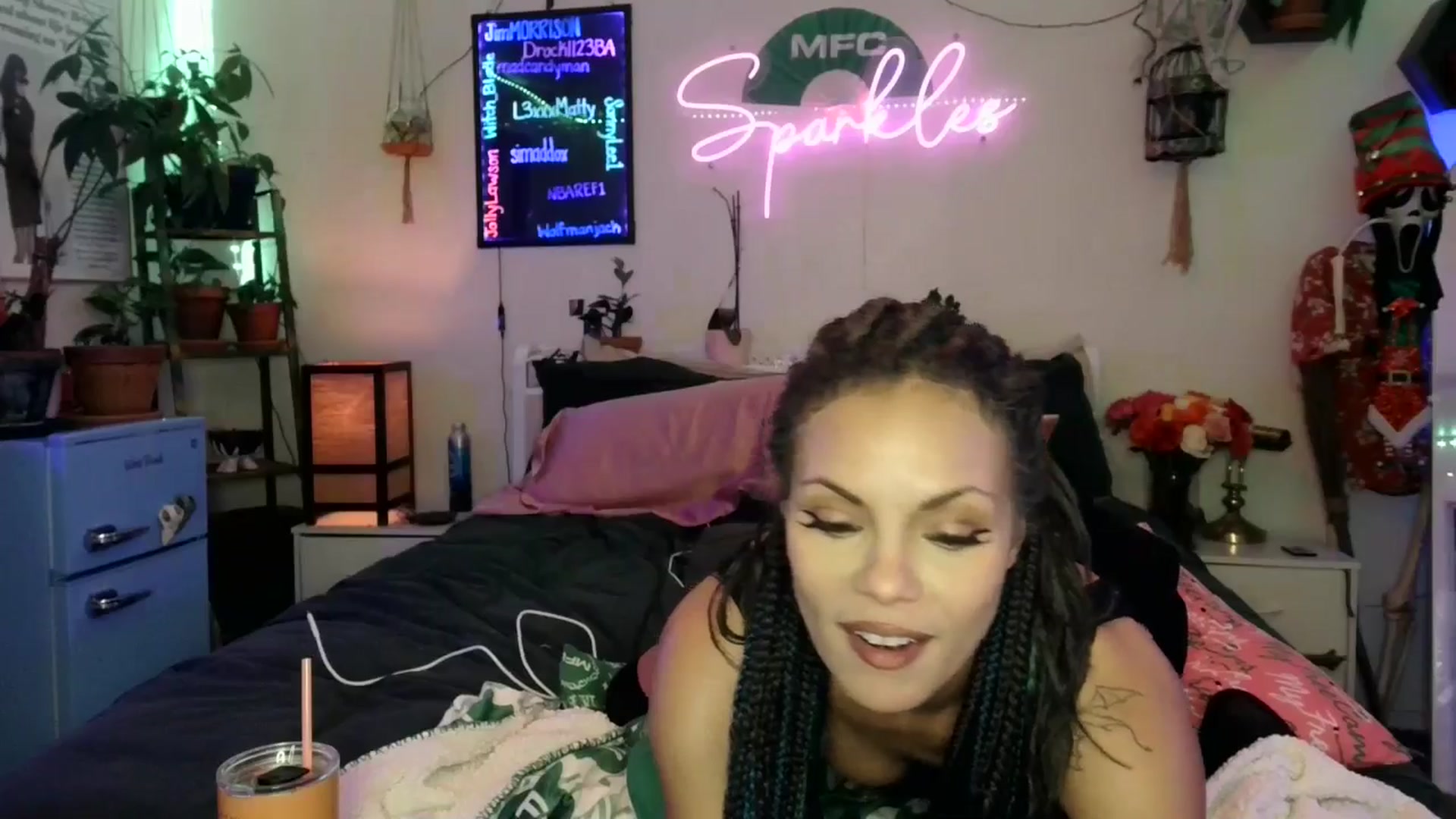 Gallery image thumbnail from SPARKL3S's myfreecams stream on, 12/17/2025, 09:54 image 7 of 20
