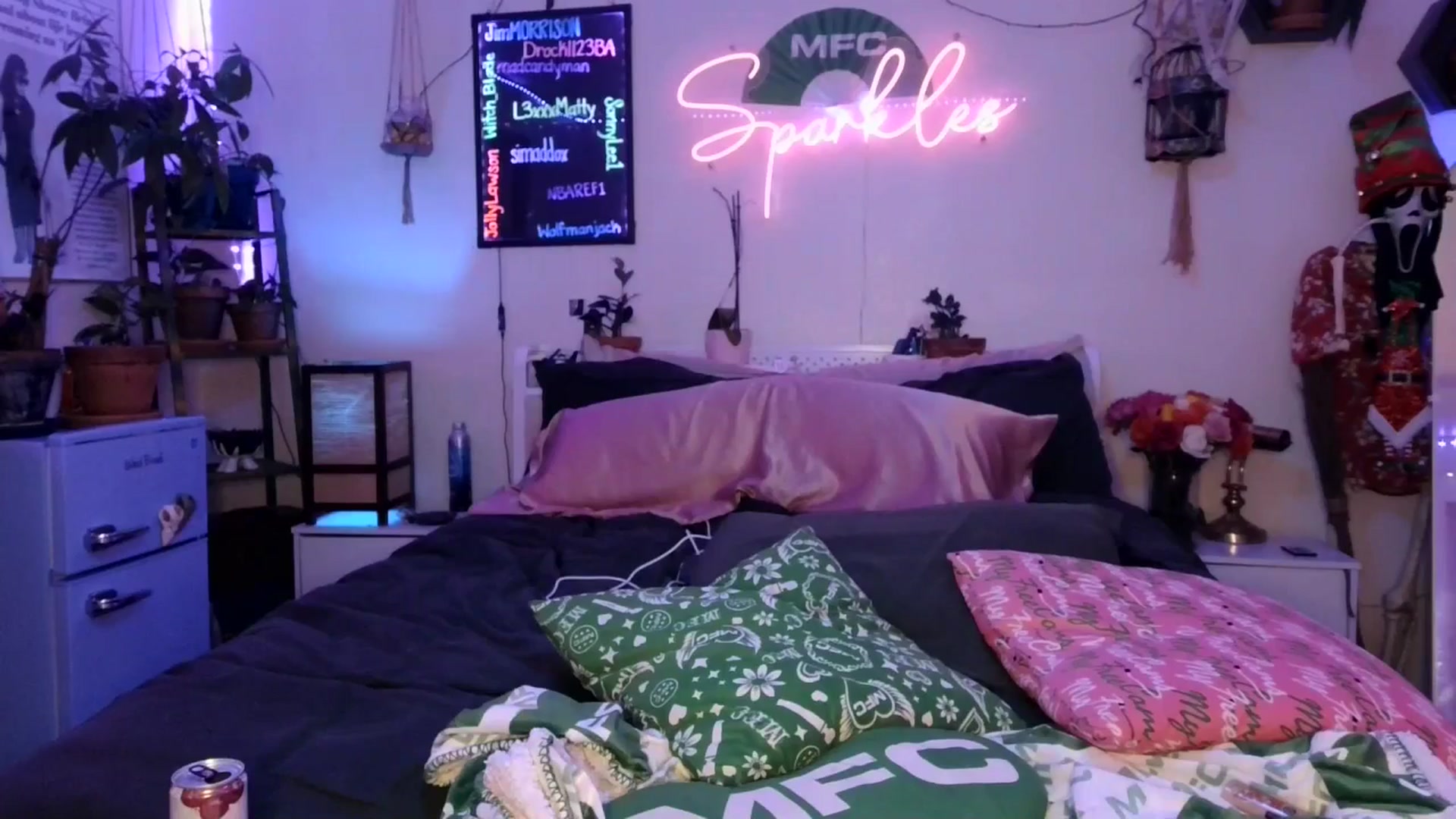 Gallery image thumbnail from SPARKL3S's myfreecams stream on, 12/17/2025, 09:54 image 12 of 20