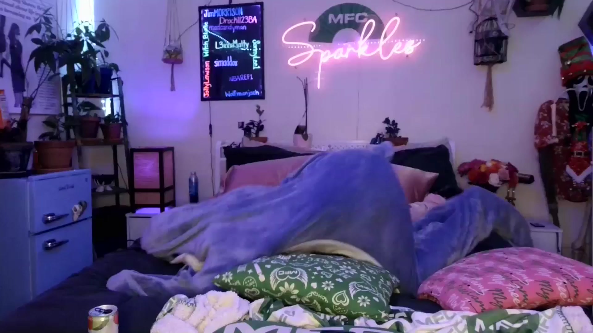 Gallery image thumbnail from SPARKL3S's myfreecams stream on, 12/17/2025, 12:57 image 1 of 20