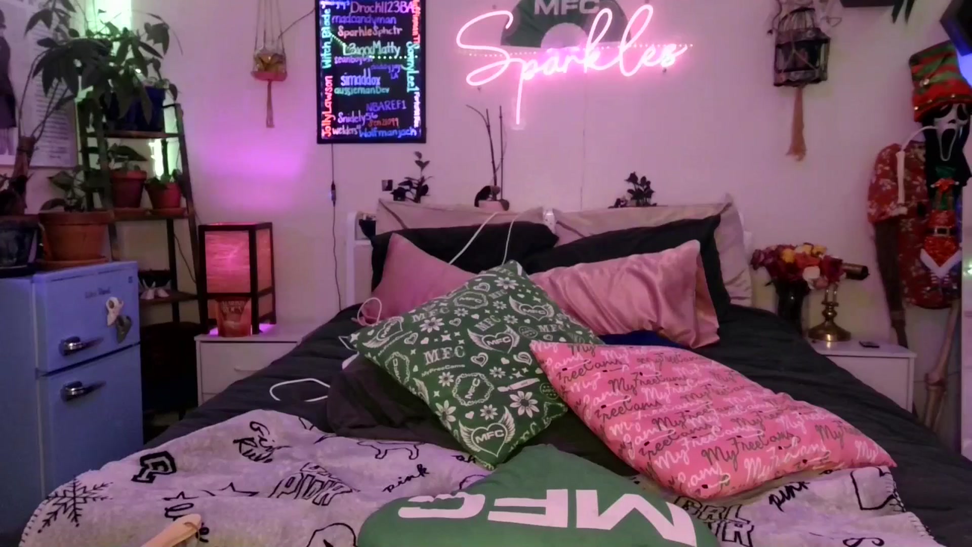Gallery image thumbnail from SPARKL3S's myfreecams stream on, 12/24/2025, 09:34 image 9 of 20