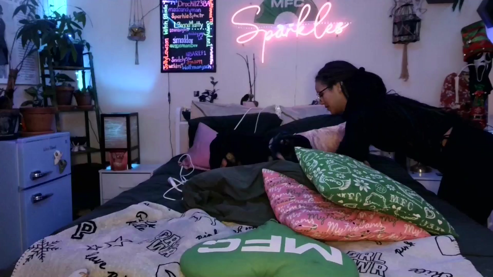 Gallery image thumbnail from SPARKL3S's myfreecams stream on, 12/24/2025, 09:34 image 7 of 20