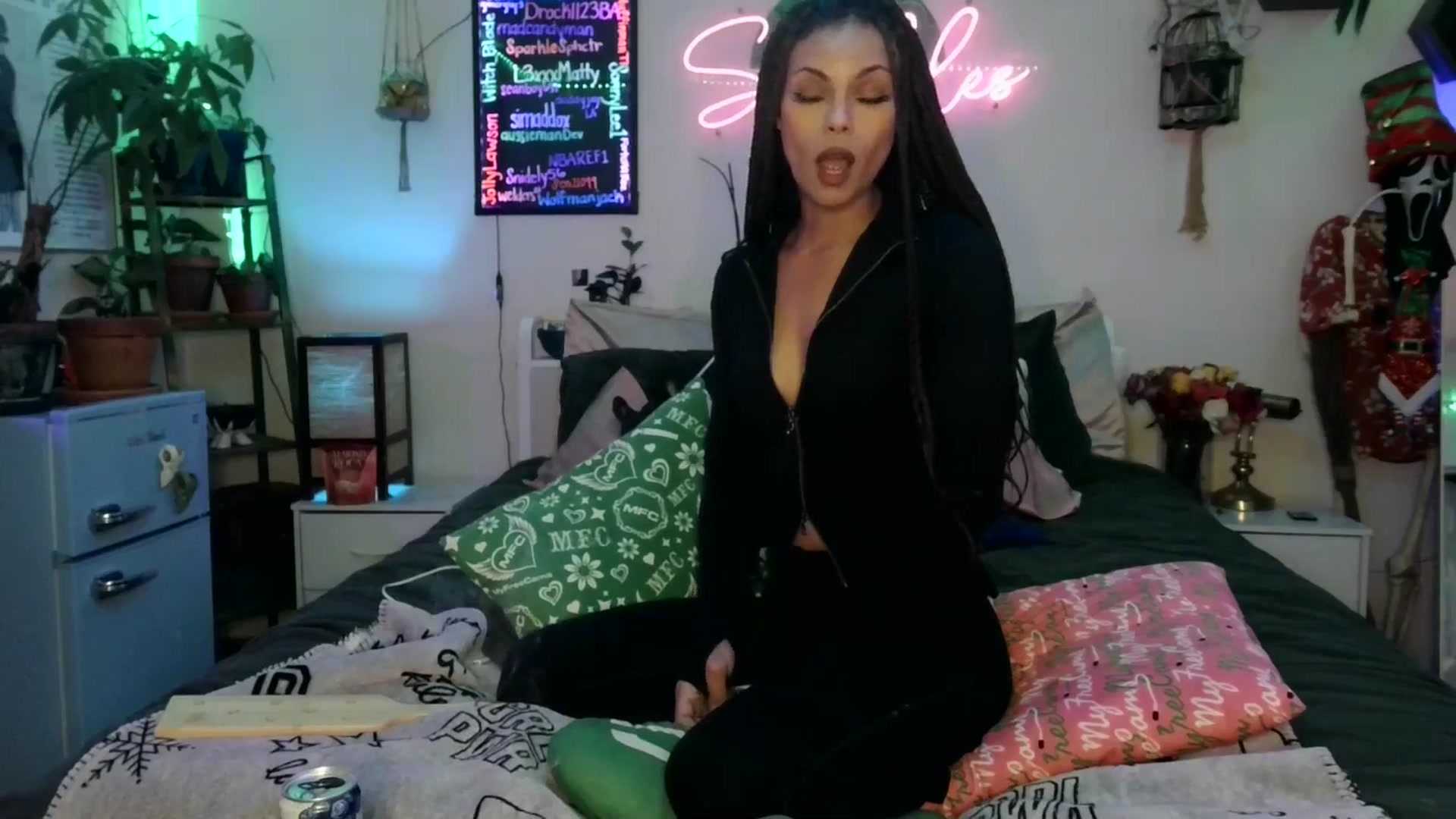 Gallery image thumbnail from SPARKL3S's myfreecams stream on, 12/24/2025, 09:34 image 14 of 20