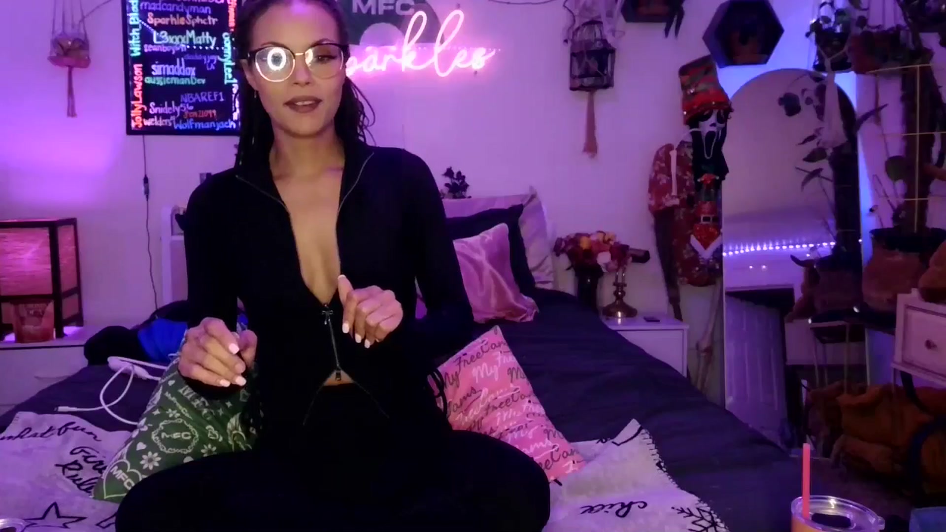 Gallery image thumbnail from SPARKL3S's myfreecams stream on, 12/24/2025, 09:34 image 6 of 20