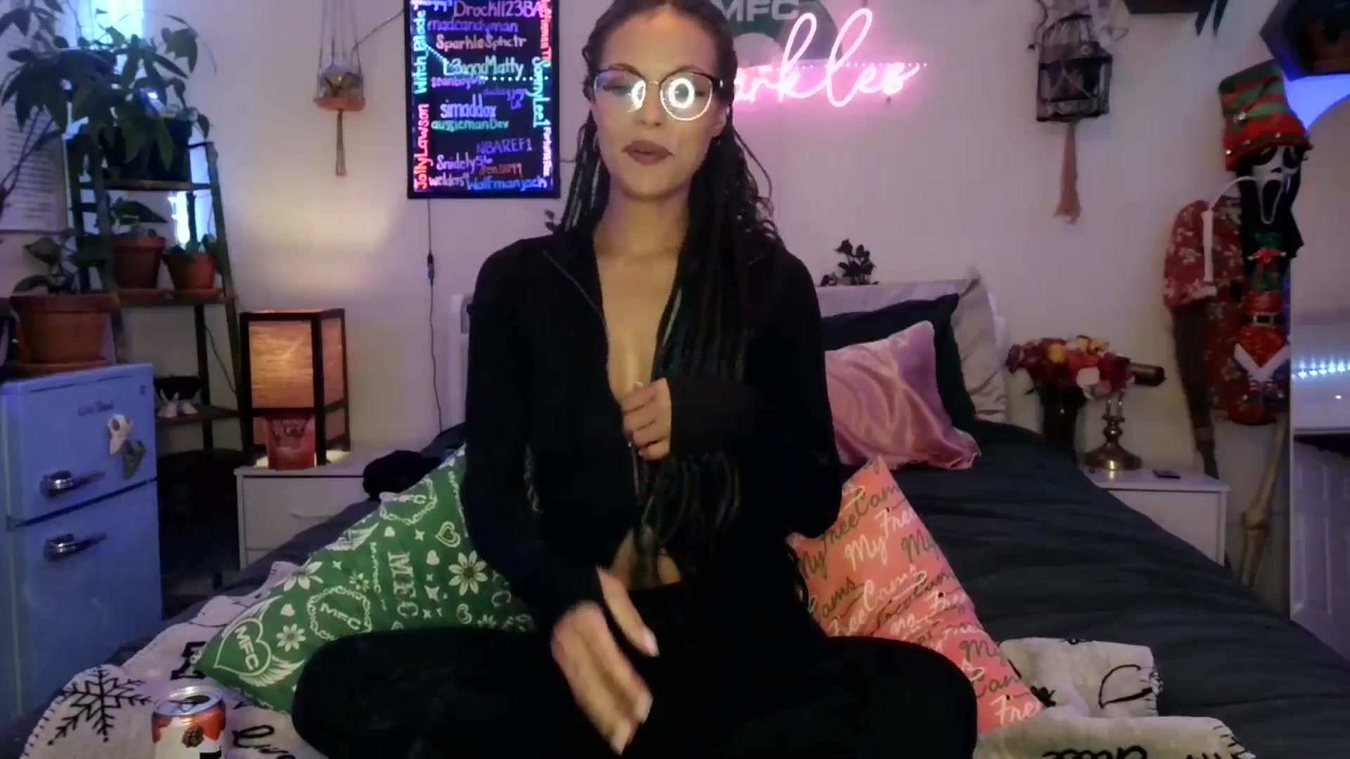 Gallery image thumbnail from SPARKL3S's myfreecams stream on, 12/24/2025, 09:34 image 5 of 20