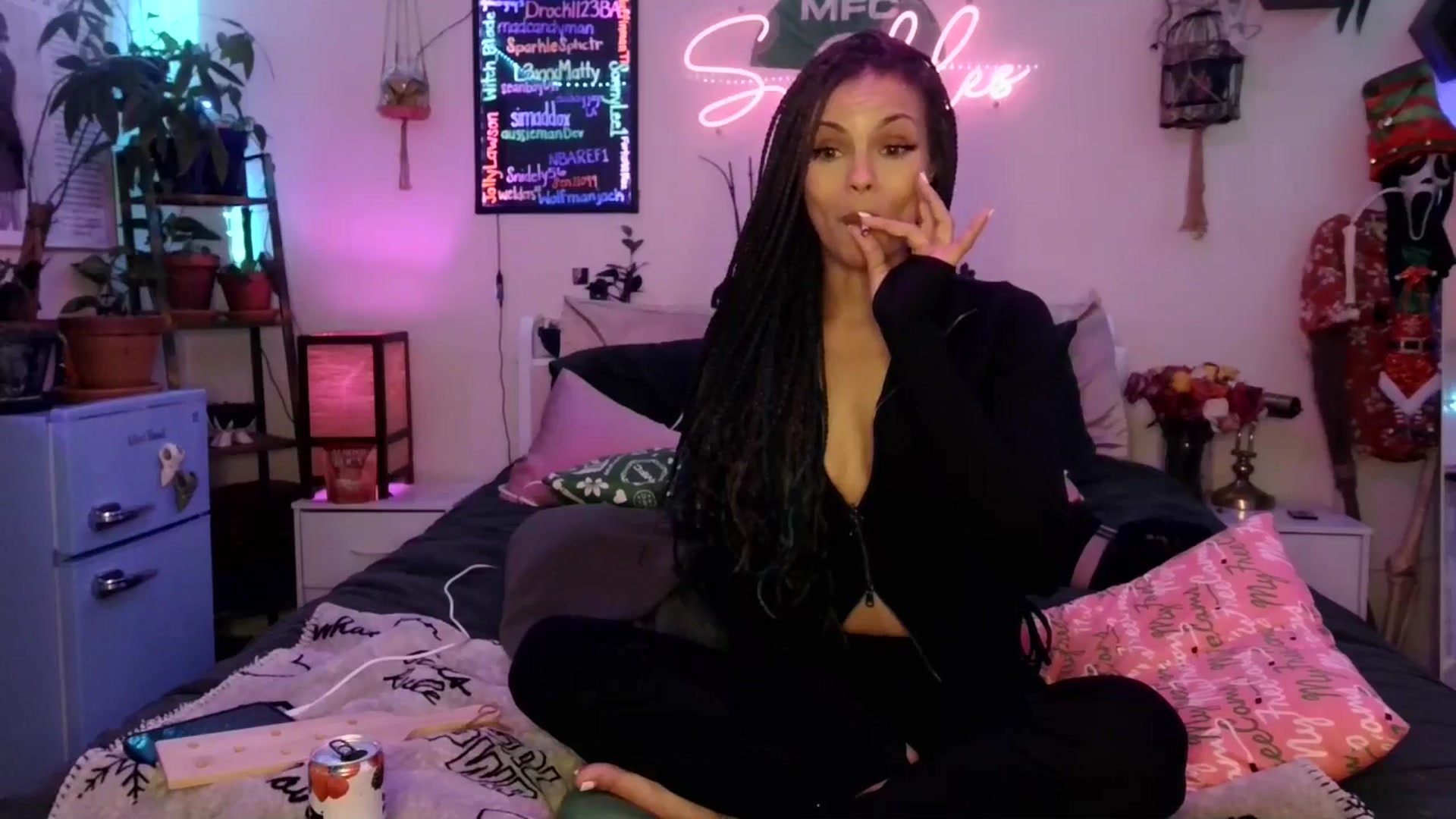 Gallery image thumbnail from SPARKL3S's myfreecams stream on, 12/24/2025, 09:34 image 19 of 20