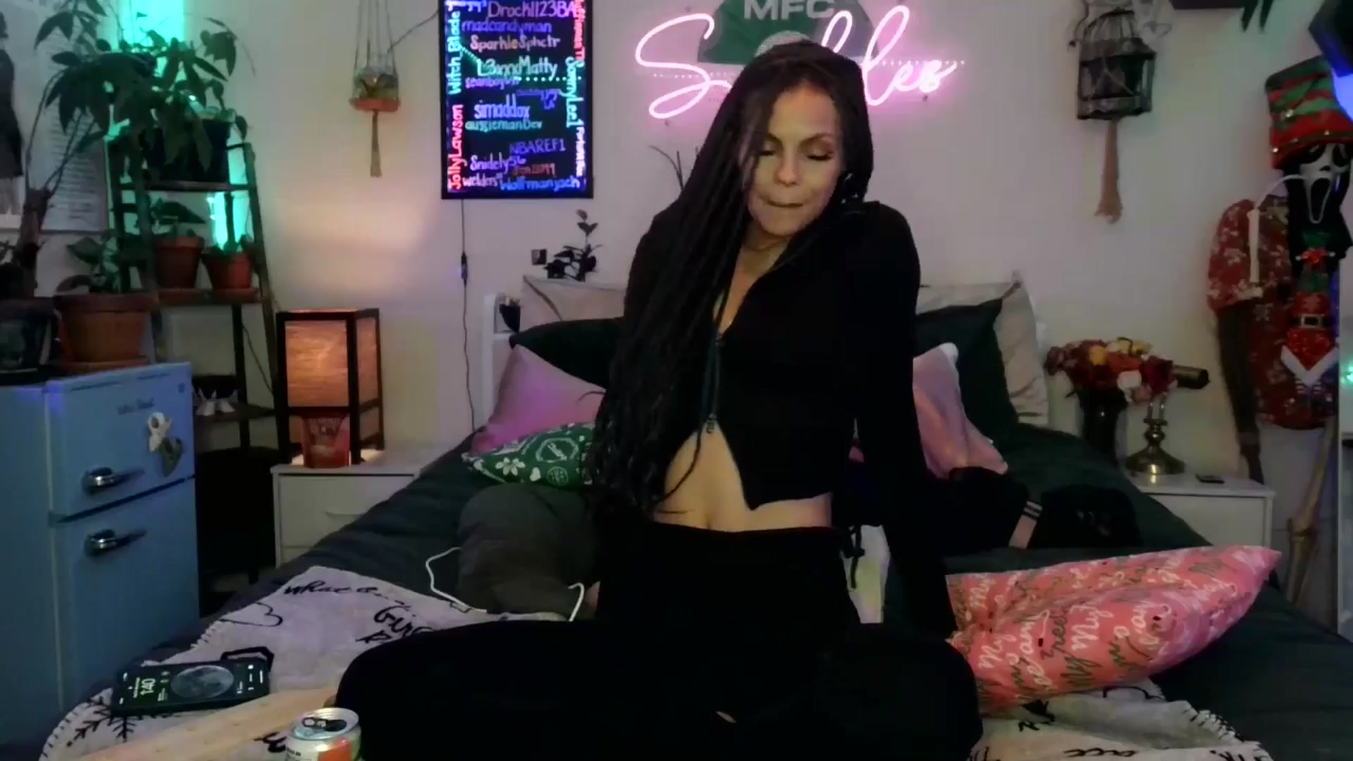 Gallery image thumbnail from SPARKL3S's myfreecams stream on, 12/24/2025, 10:05 image 7 of 20