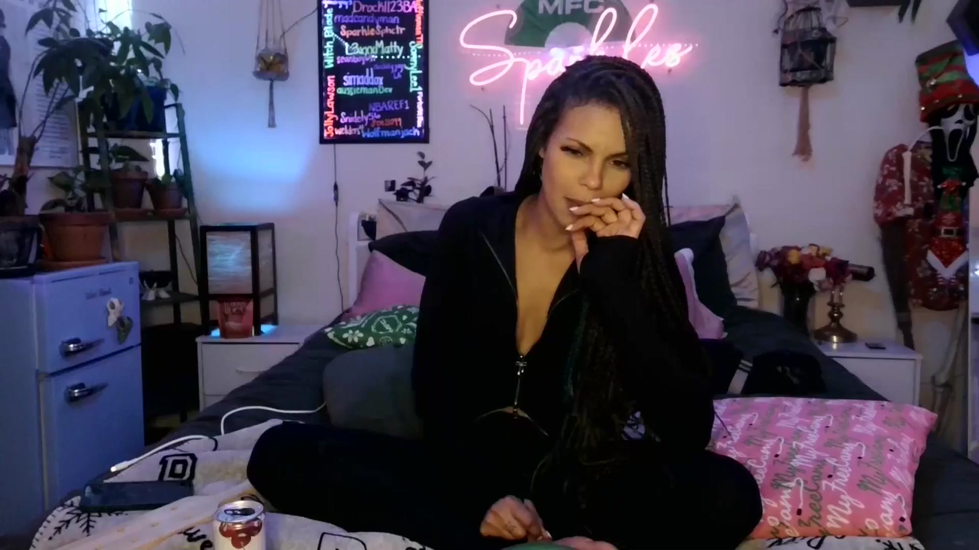 Gallery image thumbnail from SPARKL3S's myfreecams stream on, 12/24/2025, 10:05 image 11 of 20