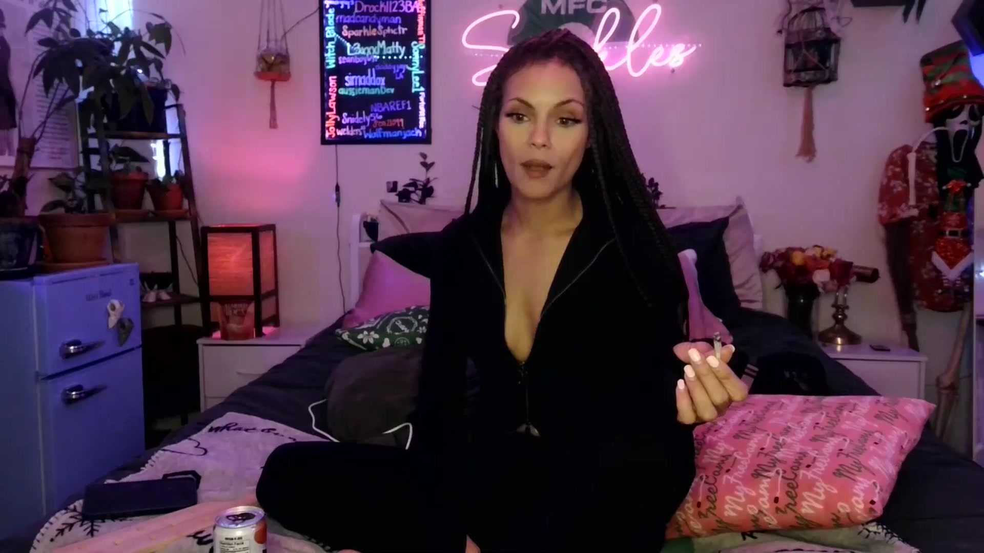 Gallery image thumbnail from SPARKL3S's myfreecams stream on, 12/24/2025, 10:05 image 3 of 20