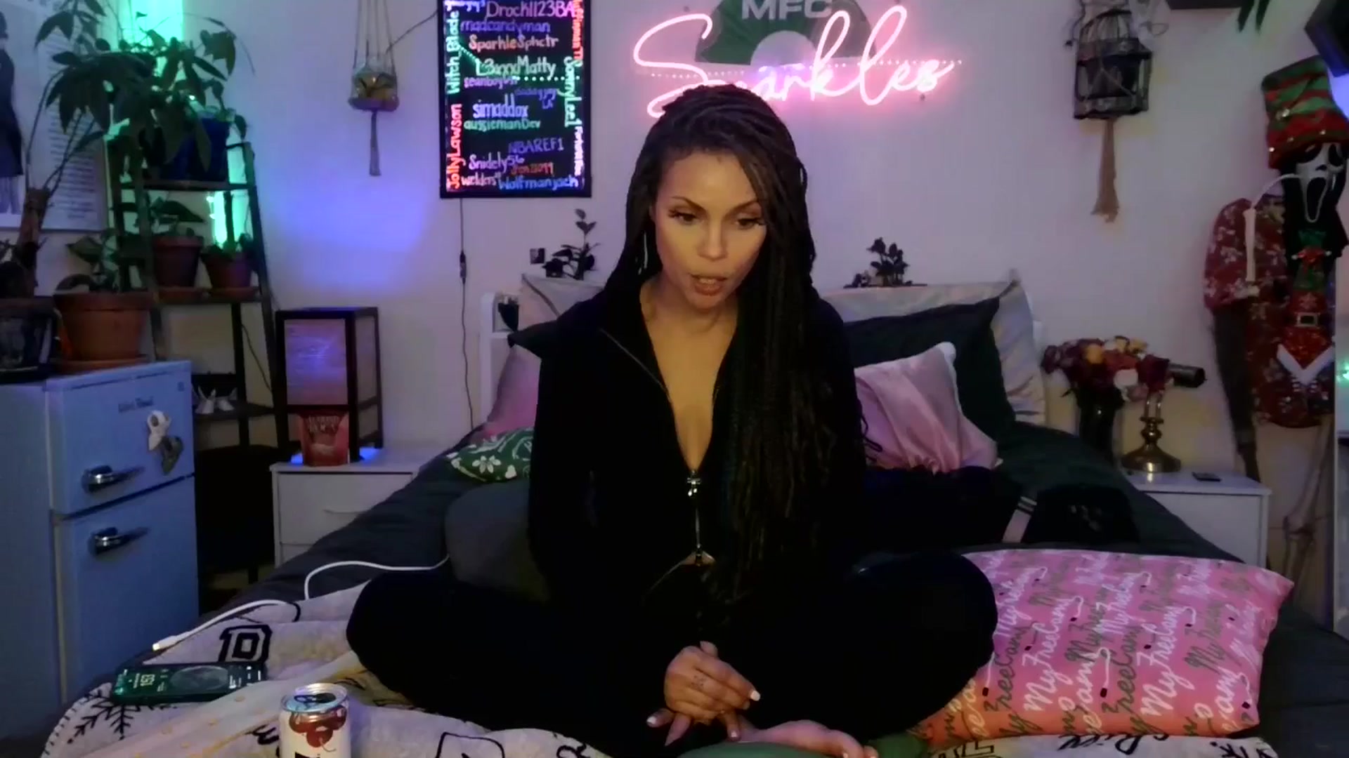 Gallery image thumbnail from SPARKL3S's myfreecams stream on, 12/24/2025, 10:05 image 15 of 20
