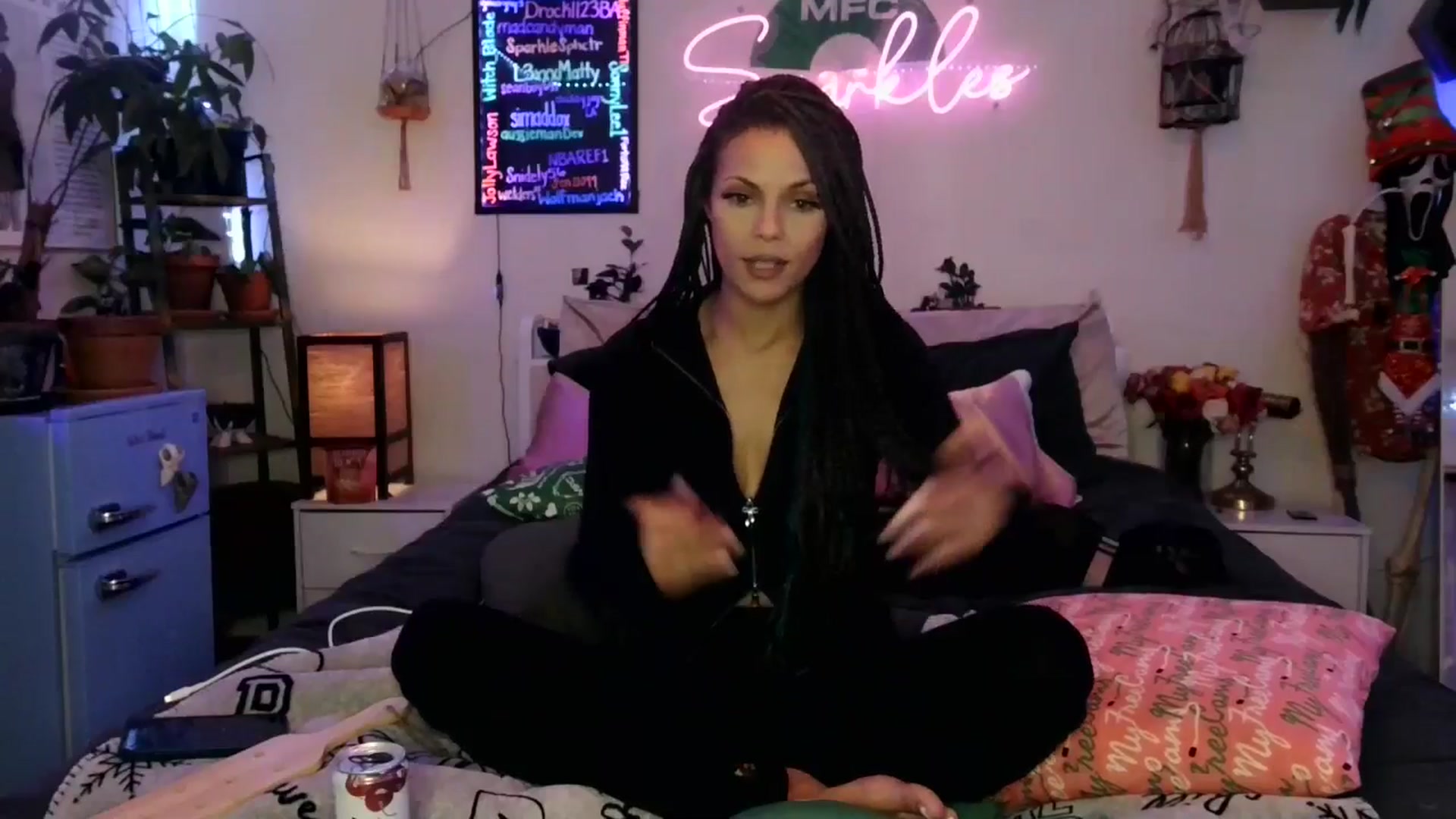 Gallery image thumbnail from SPARKL3S's myfreecams stream on, 12/24/2025, 10:05 image 19 of 20