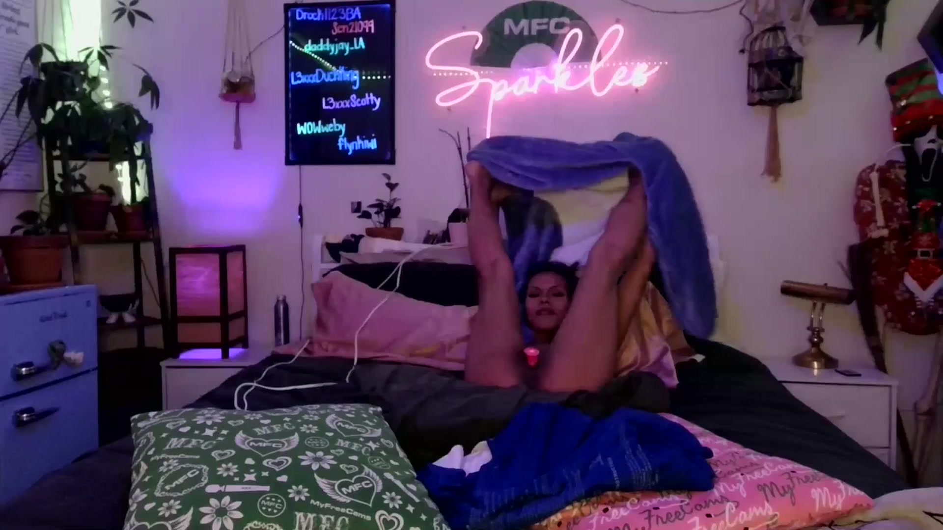 Gallery image thumbnail from SPARKL3S's myfreecams stream on, 01/08/2026, 09:34 image 16 of 20