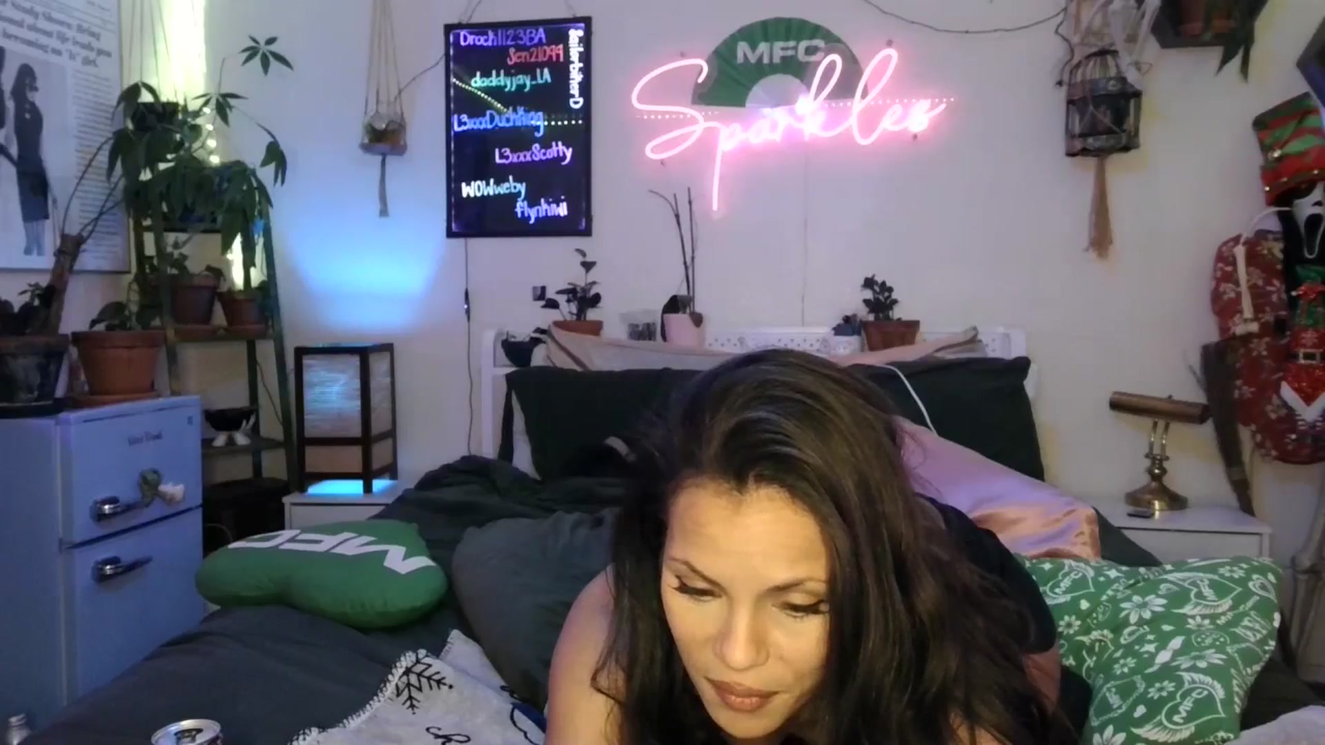 Gallery image thumbnail from SPARKL3S's myfreecams stream on, 01/10/2026, 13:25 image 12 of 20