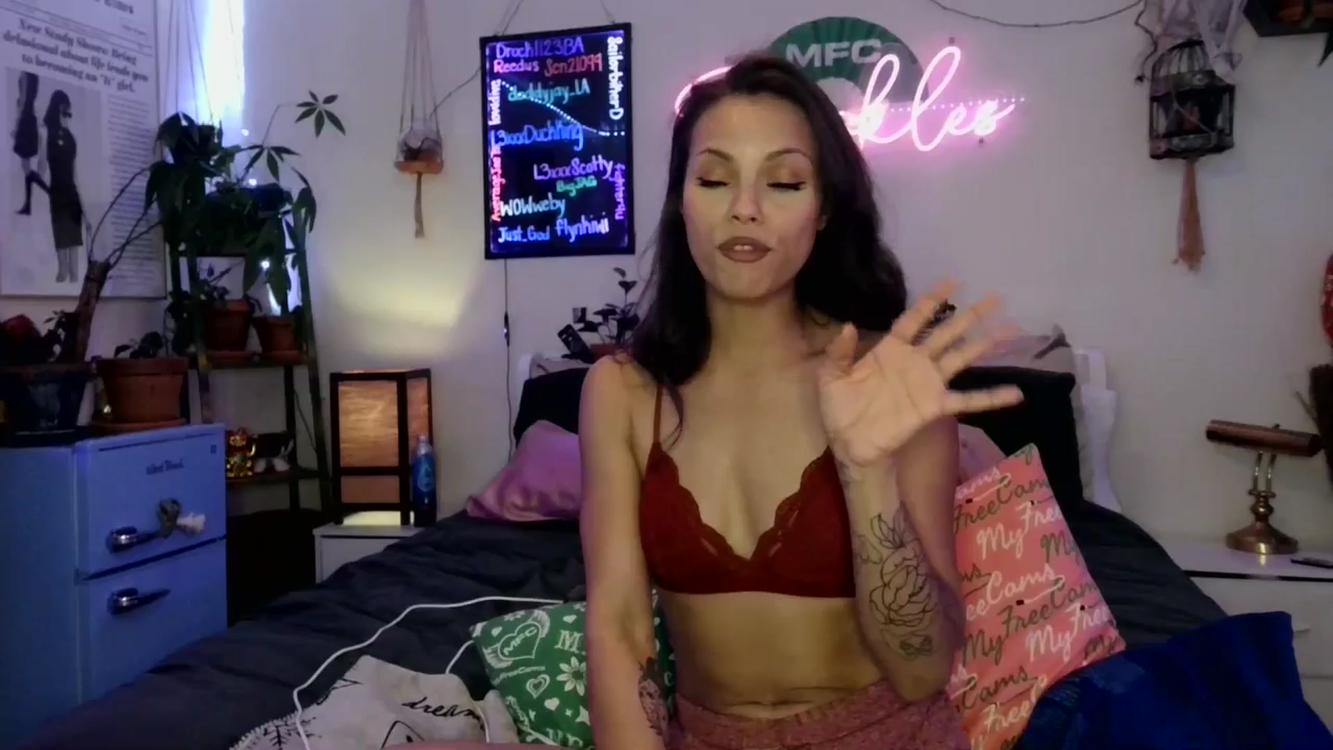 Gallery image thumbnail from SPARKL3S's myfreecams stream on, 01/13/2026, 10:20 image 3 of 20