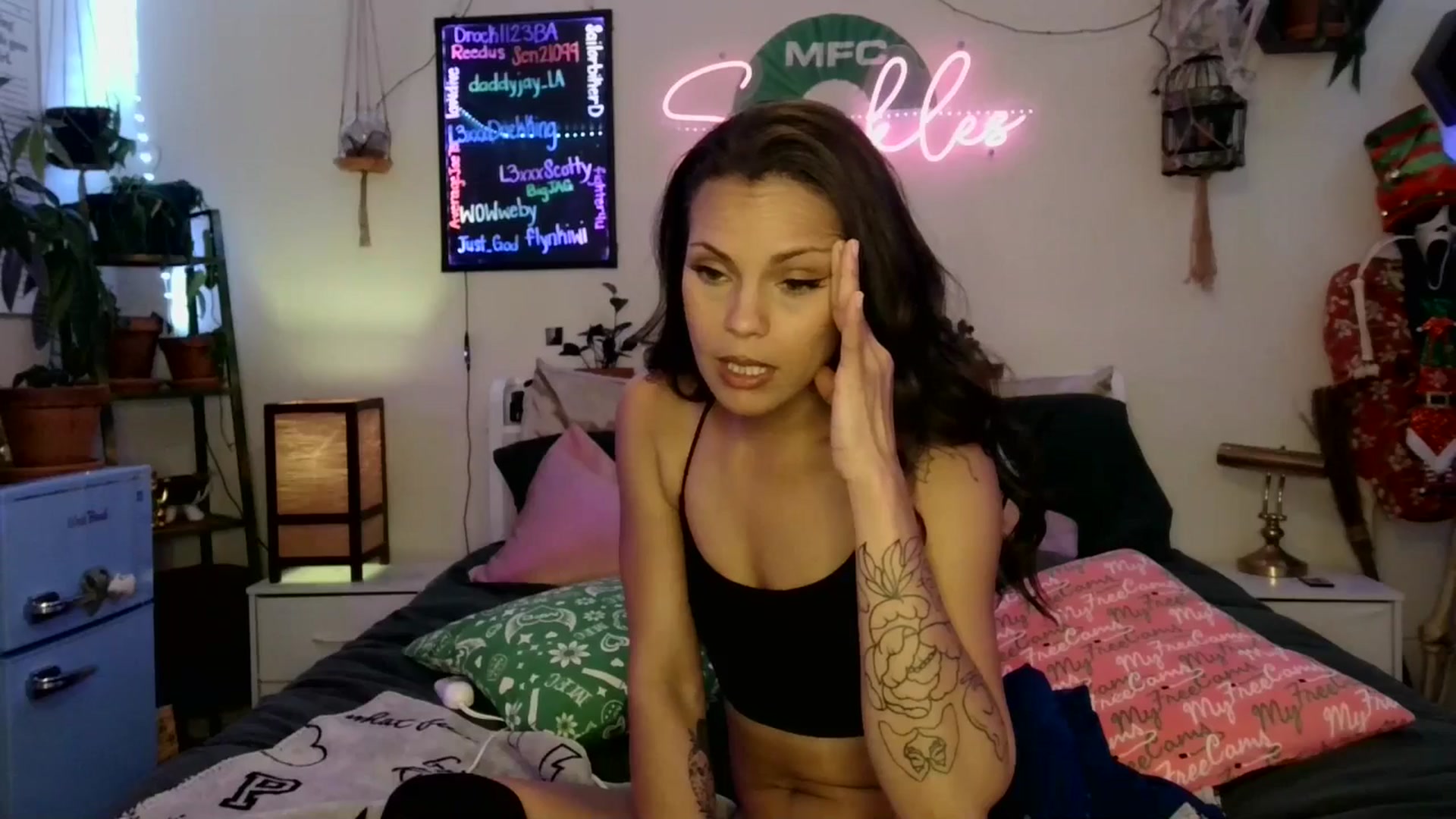 Gallery image thumbnail from SPARKL3S's myfreecams stream on, 01/18/2026, 10:03 image 15 of 20