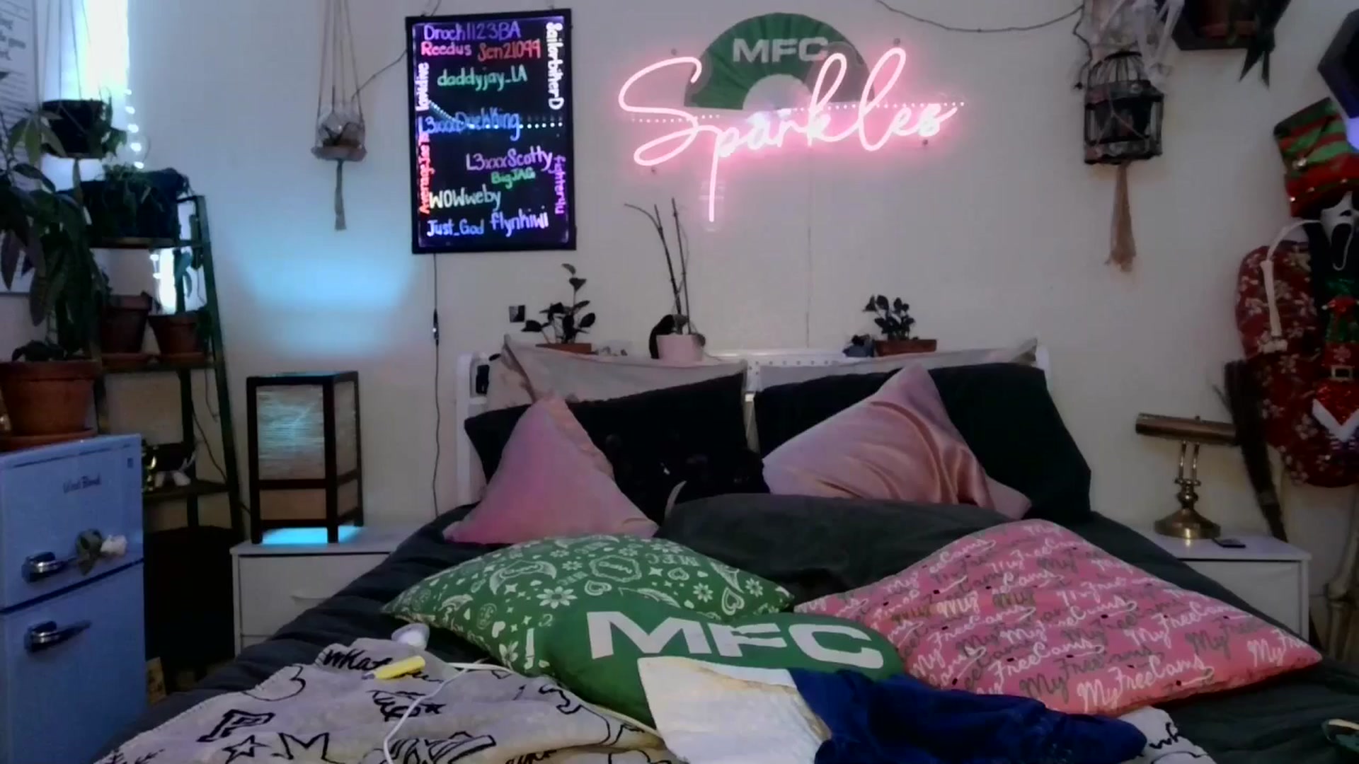 Gallery image thumbnail from SPARKL3S's myfreecams stream on, 01/18/2026, 10:03 image 9 of 20