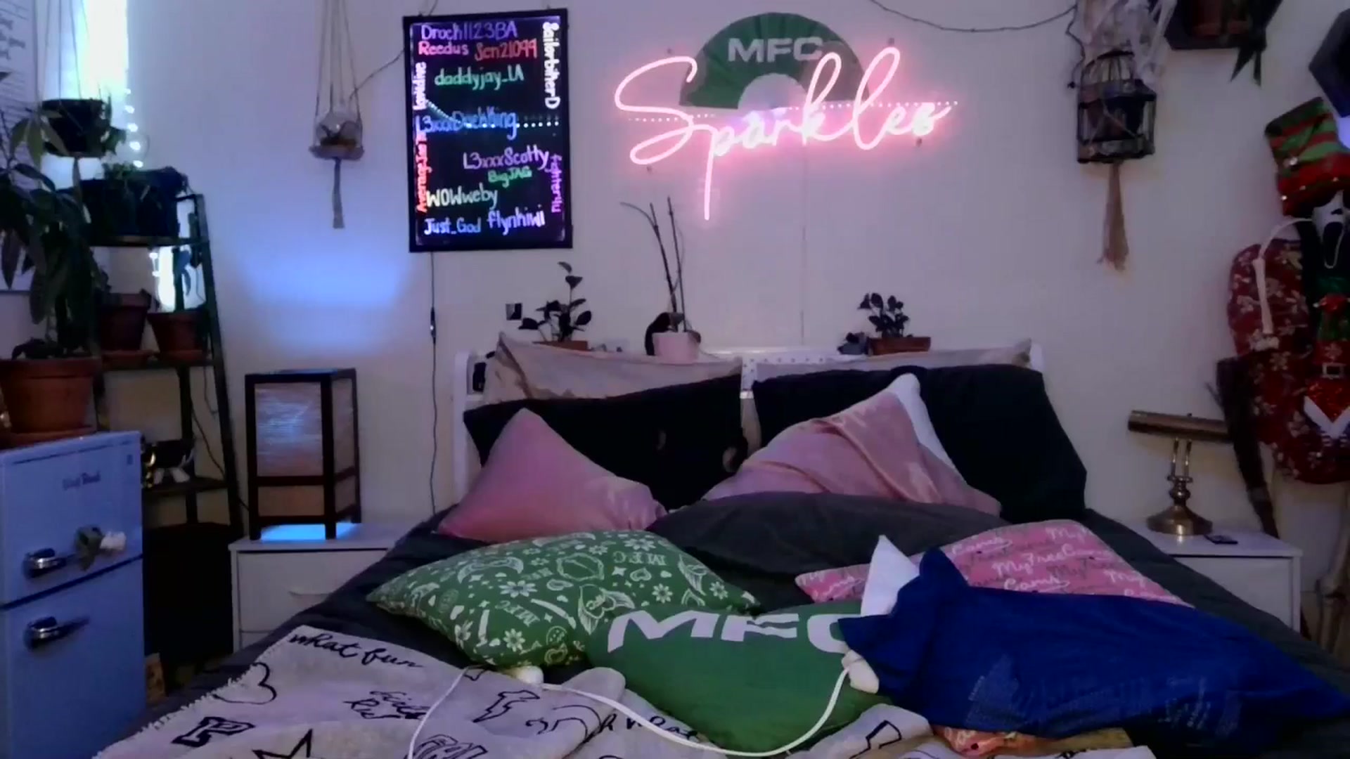 Gallery image thumbnail from SPARKL3S's myfreecams stream on, 01/18/2026, 10:24 image 17 of 20