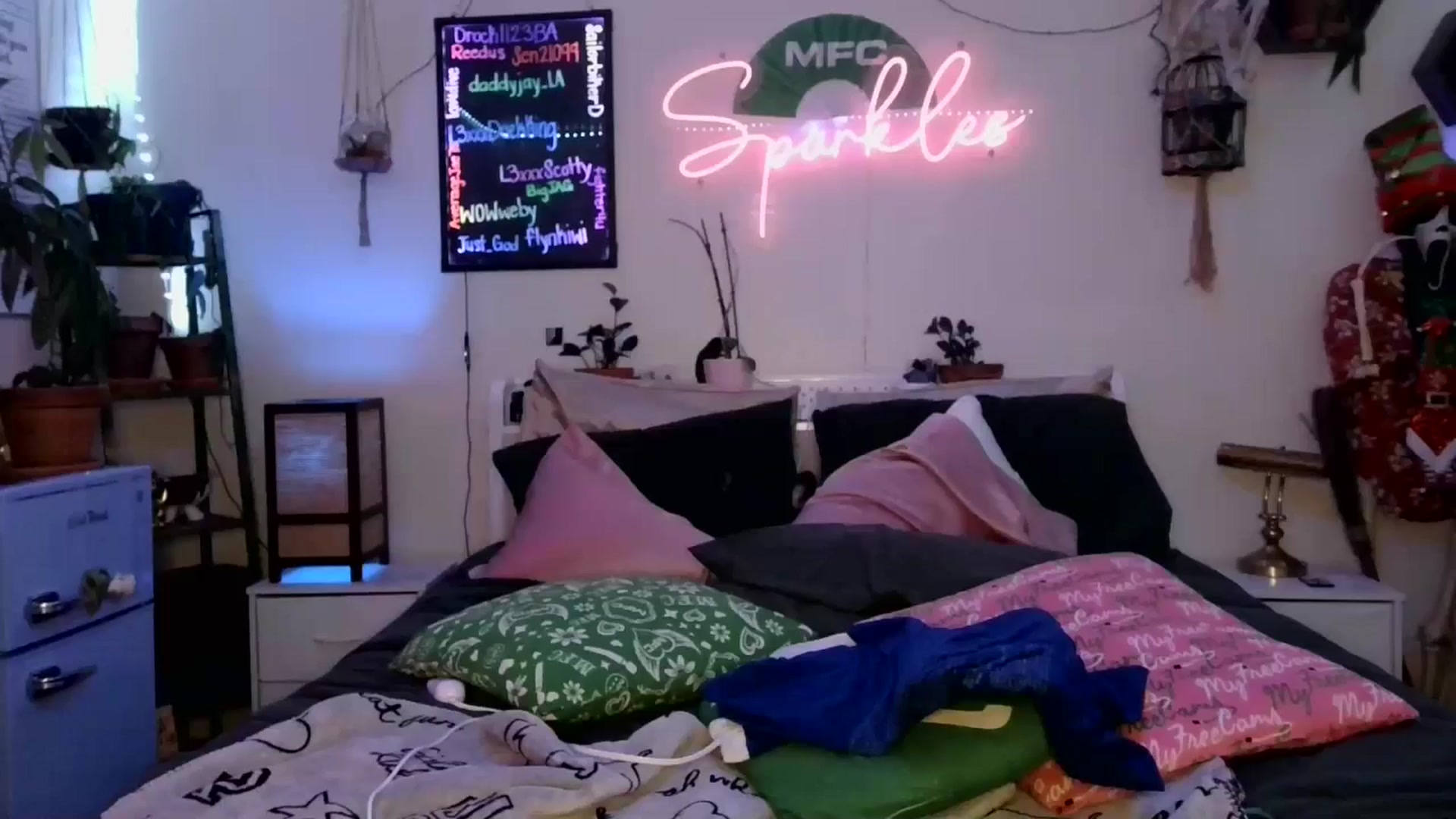 Gallery image thumbnail from SPARKL3S's myfreecams stream on, 01/18/2026, 10:24 image 1 of 20
