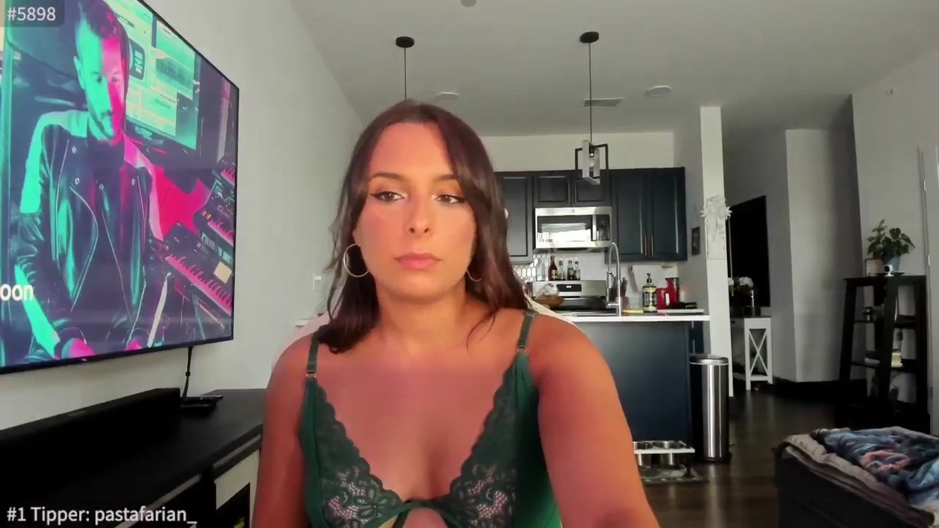 Gallery image thumbnail from SPARKLY's myfreecams stream on, 07/31/2024, 16:33 image 17 of 20