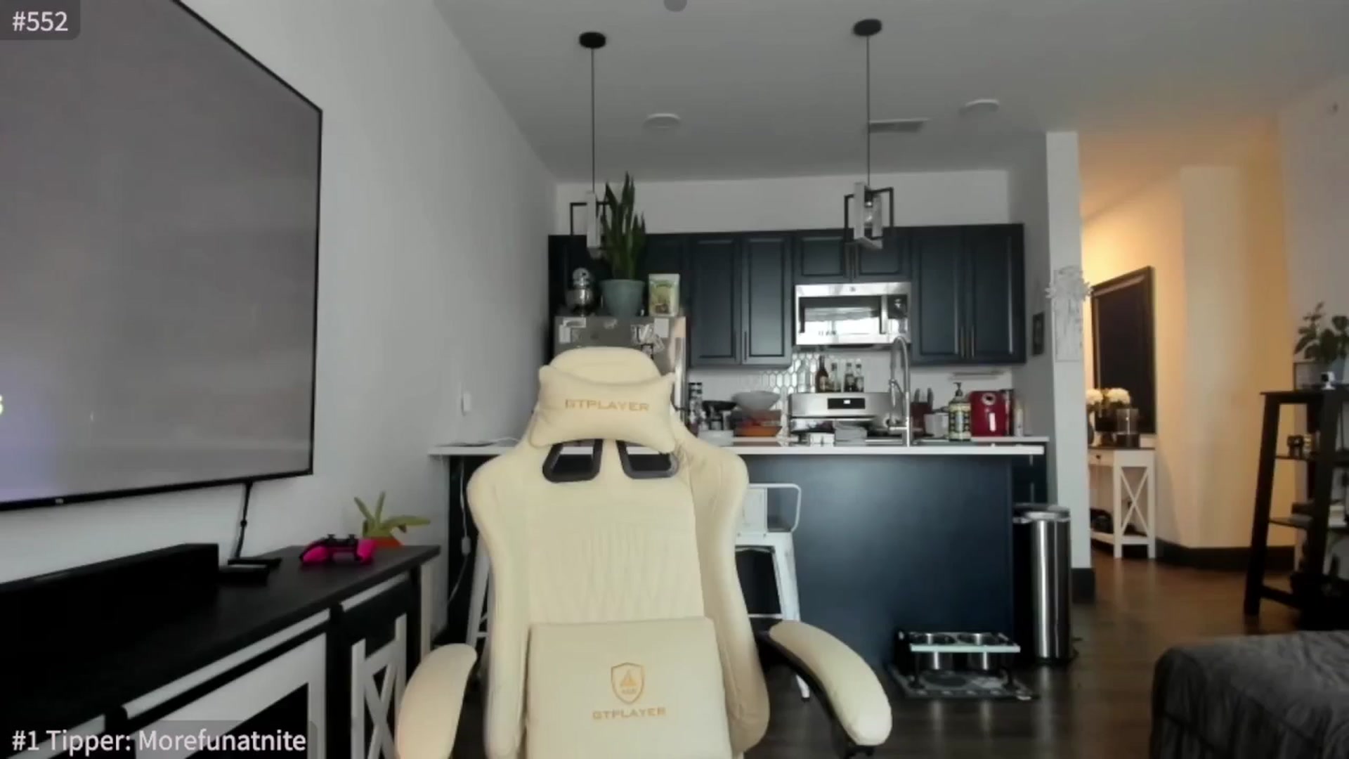 Gallery image thumbnail from SPARKLY's myfreecams stream on, 08/05/2024, 18:17 image 15 of 20