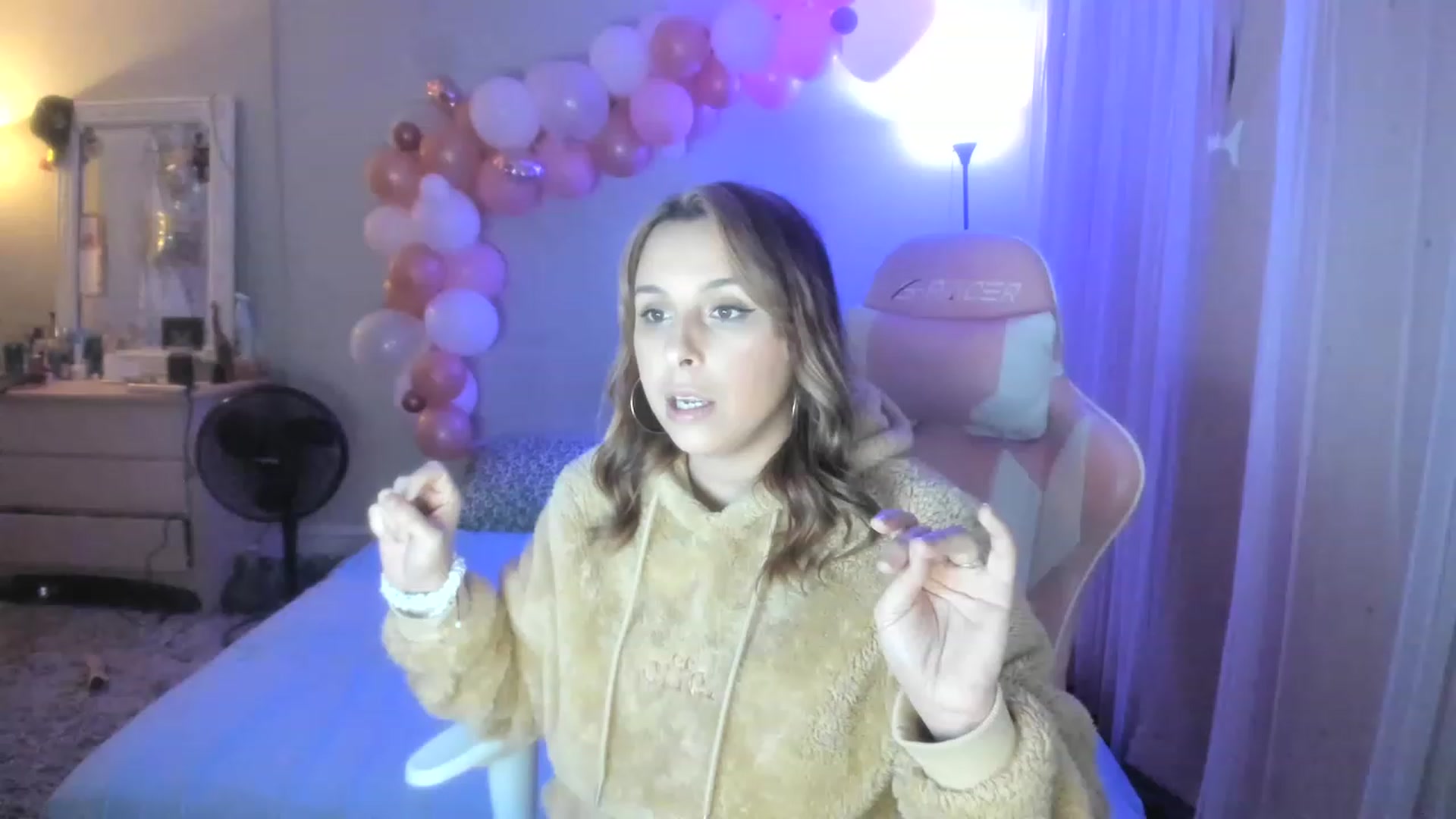 Gallery image thumbnail from SPARKLY8YEARS's myfreecams stream on, 12/16/2022, 09:15 image 20 of 20