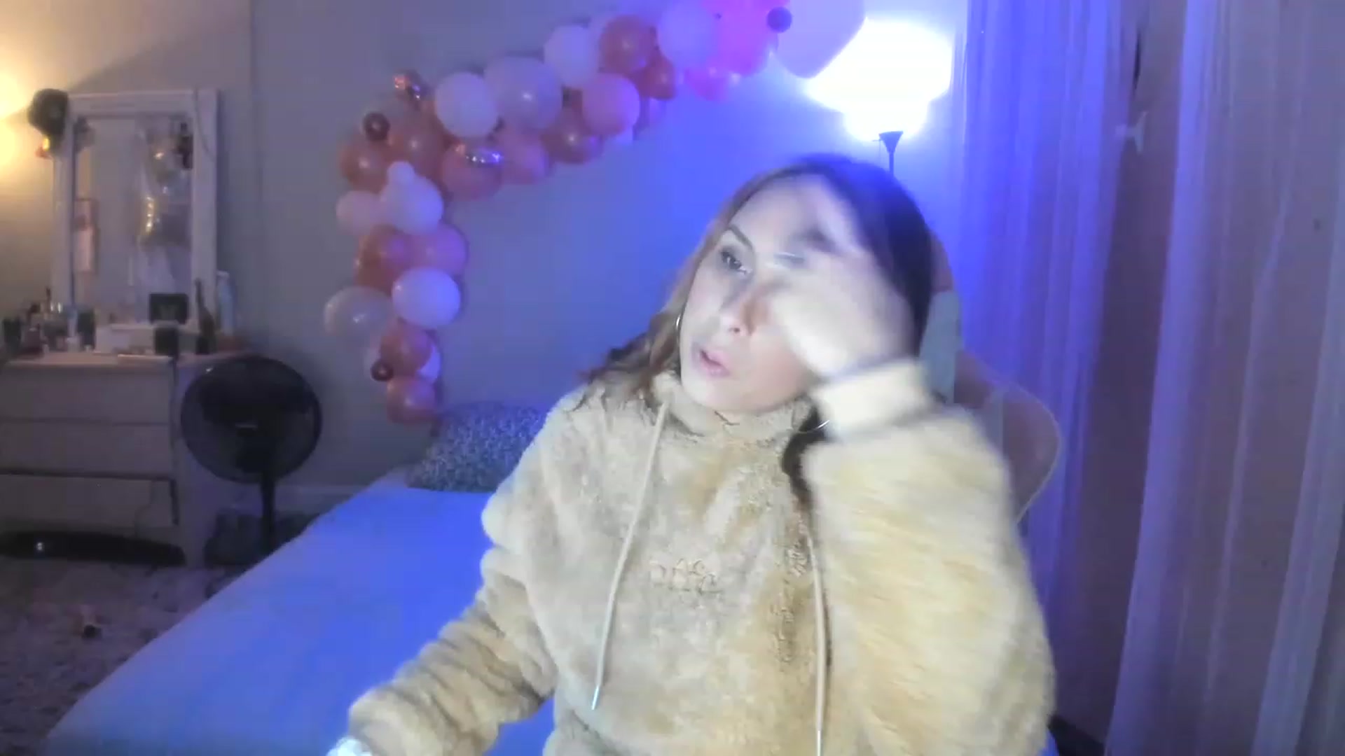 Gallery image thumbnail from SPARKLY8YEARS's myfreecams stream on, 12/16/2022, 09:15 image 14 of 20